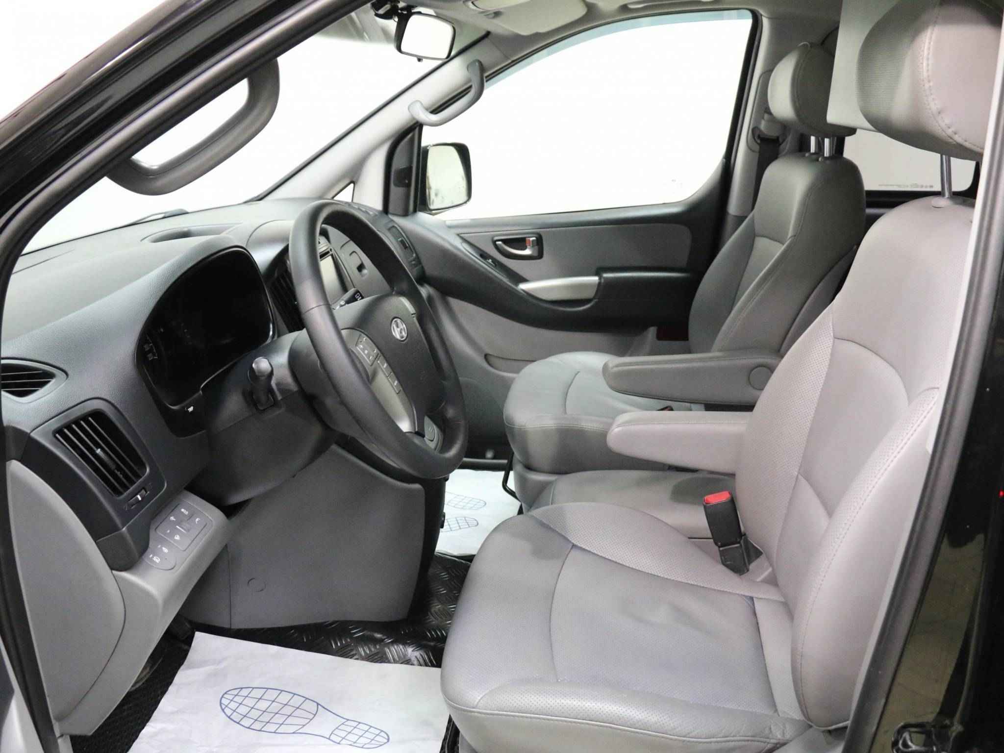 Hyundai Grand Starex, I