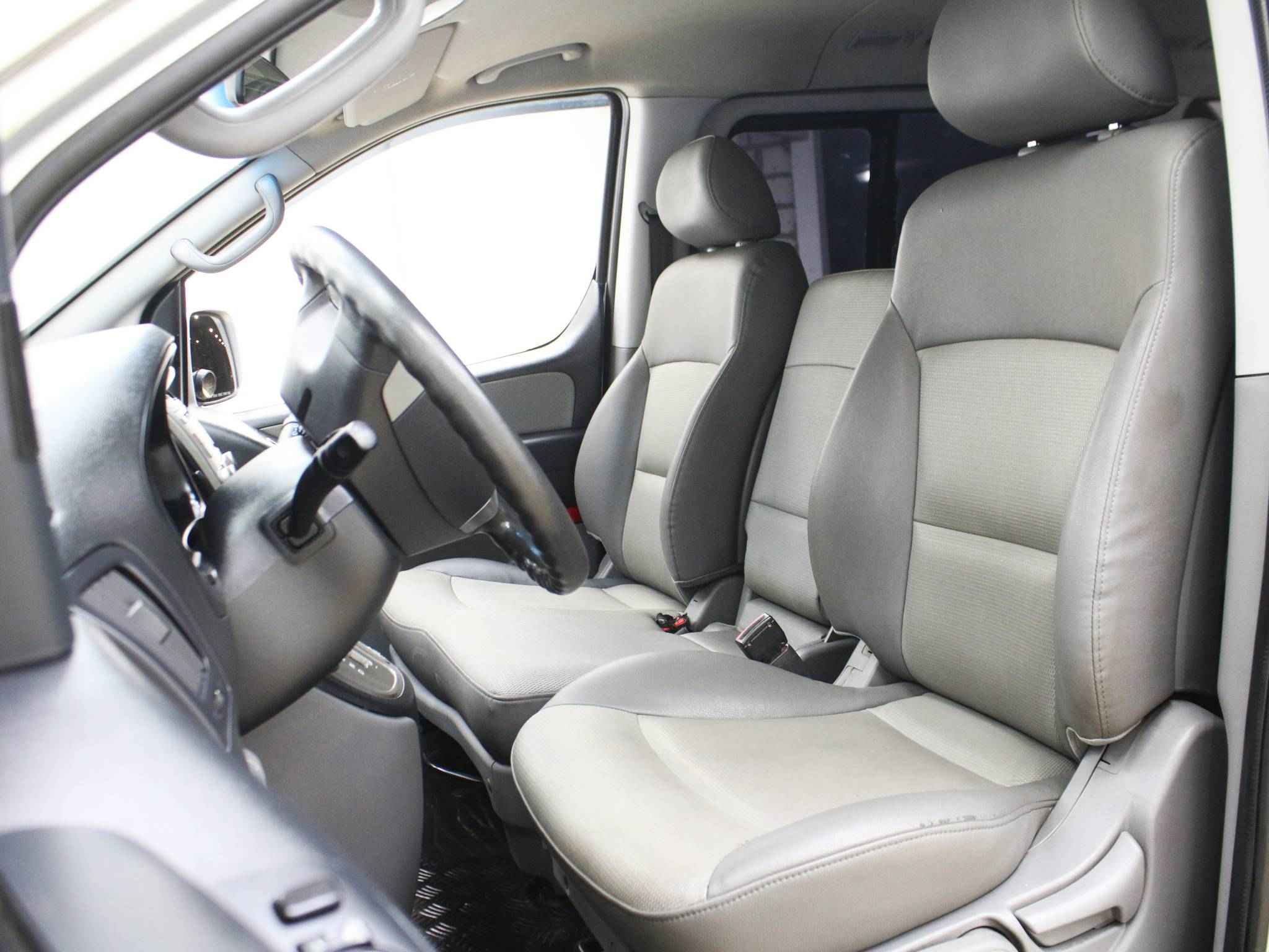 Hyundai Grand Starex, I