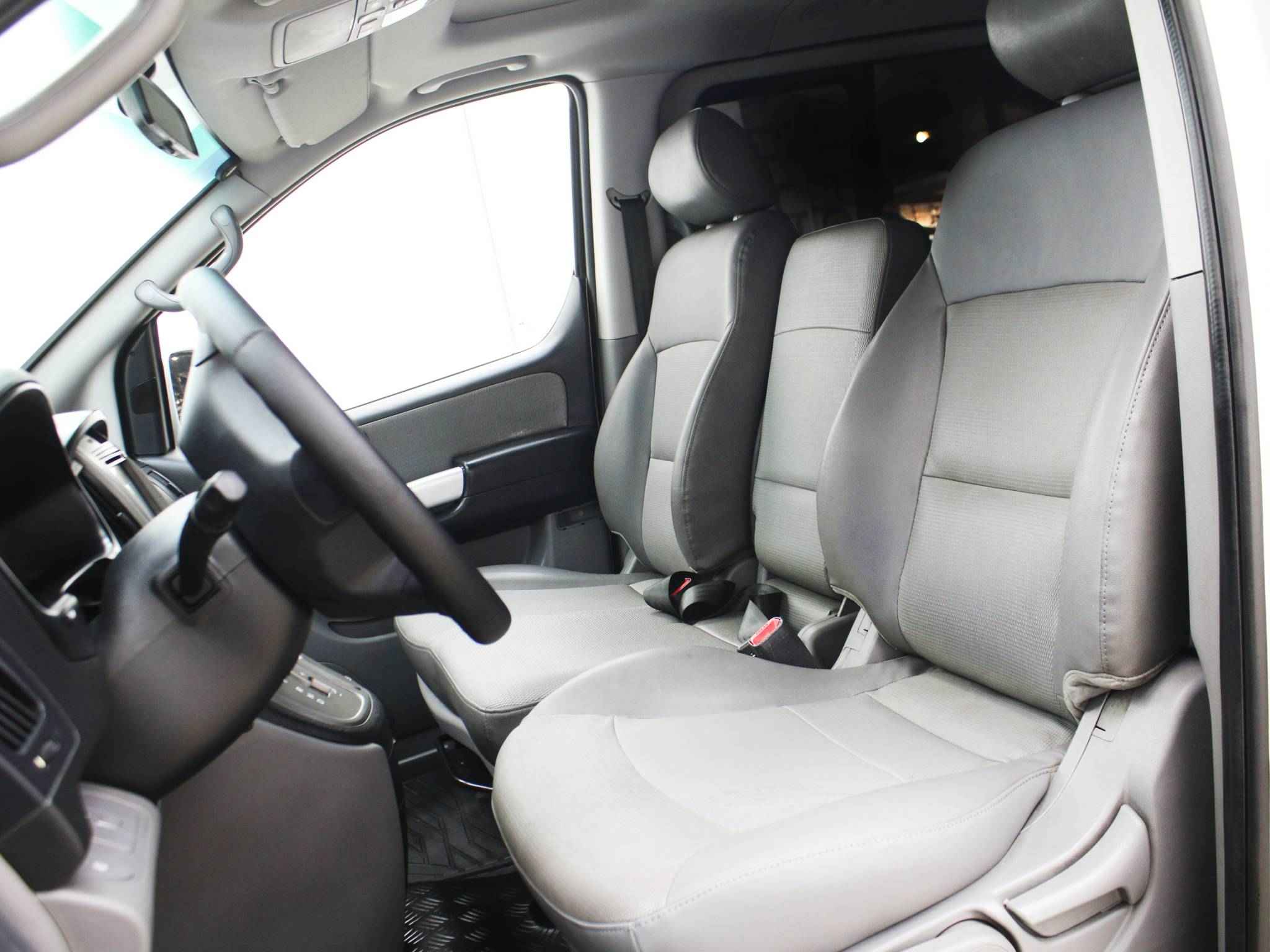 Hyundai Grand Starex, I