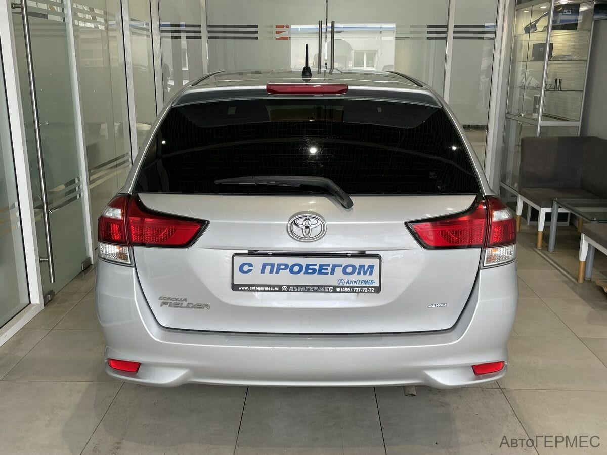 Toyota Corolla Fielder, 2016