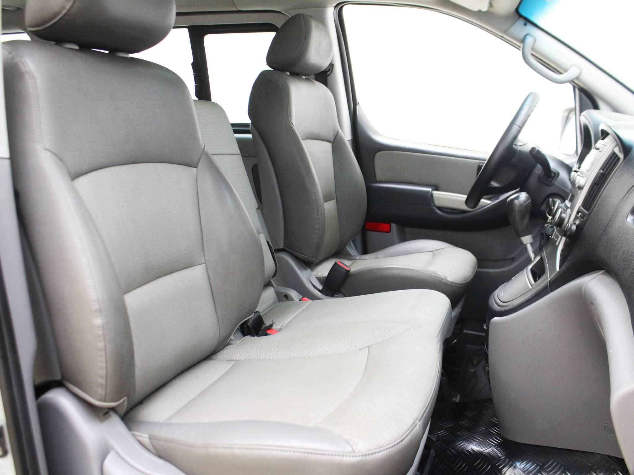 Hyundai Grand Starex, I