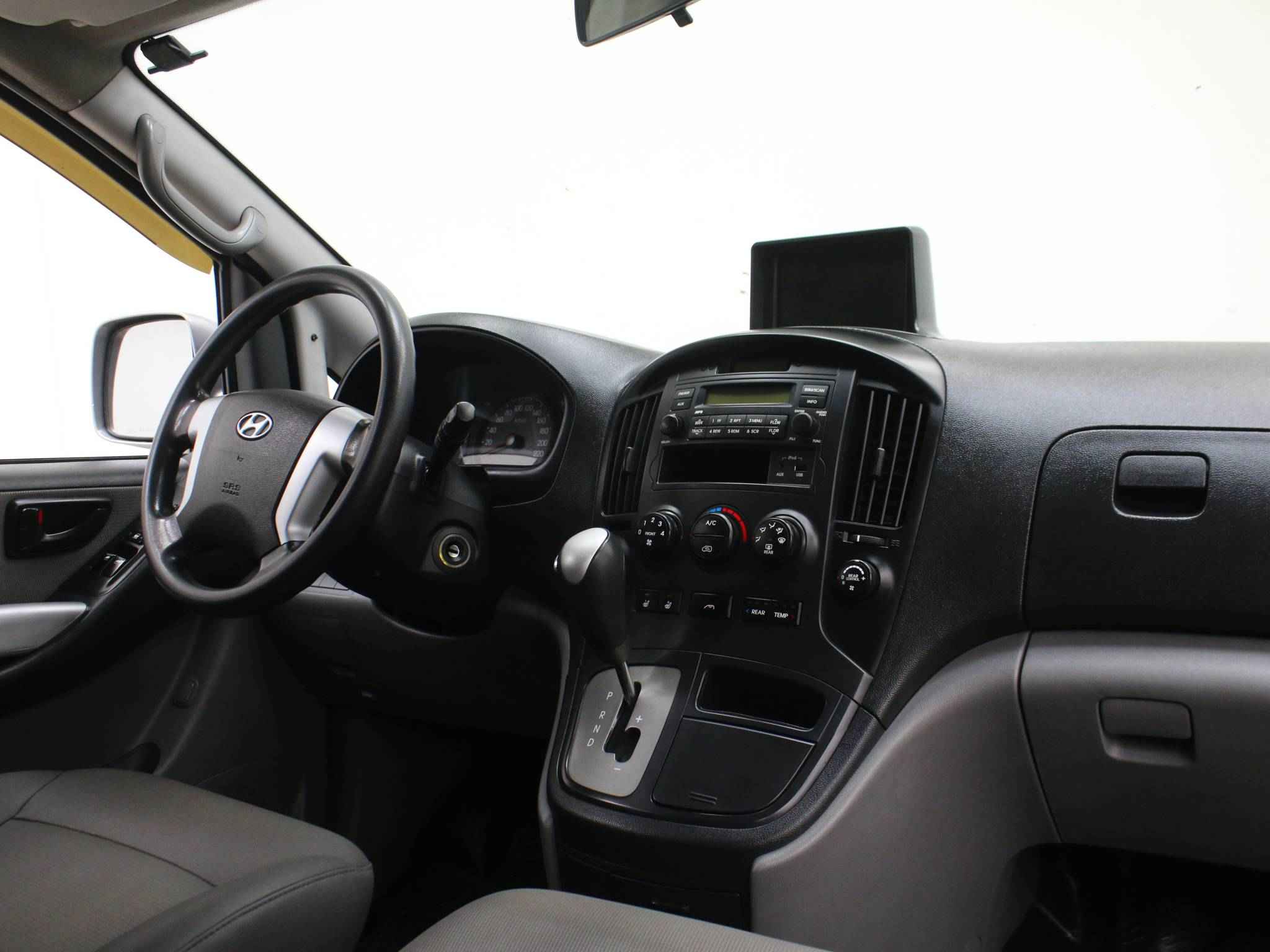 Hyundai Grand Starex, I