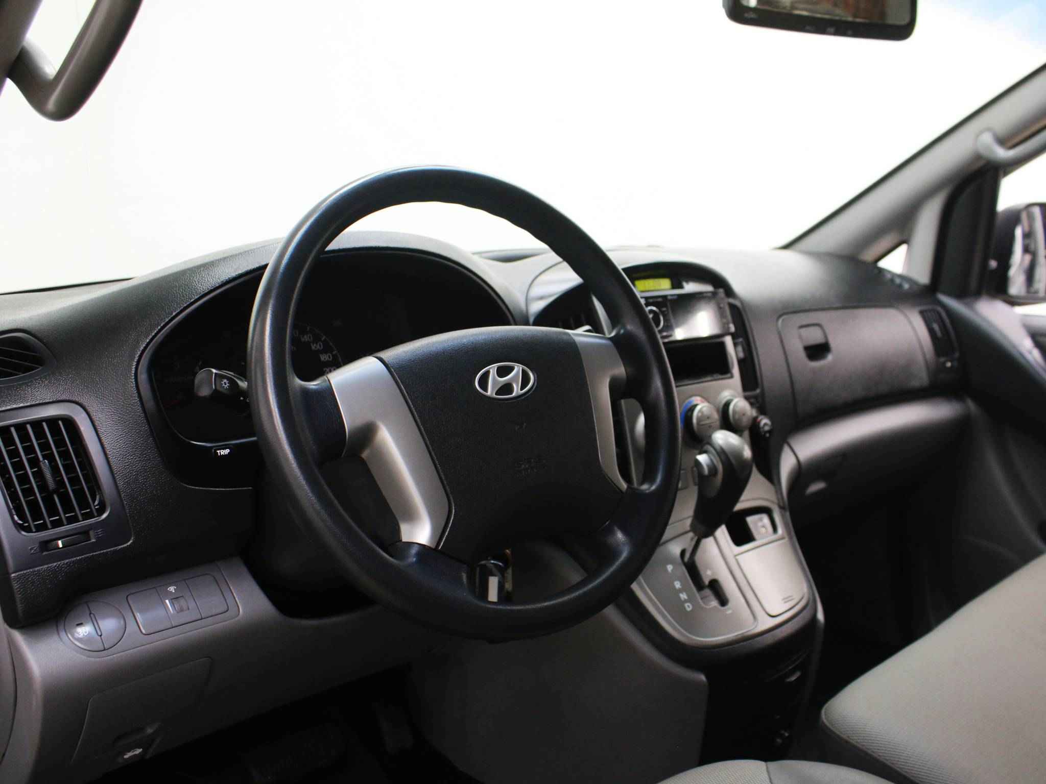 Hyundai Grand Starex, I