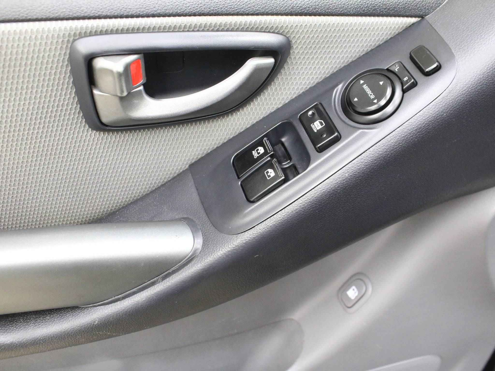 Hyundai Grand Starex, I