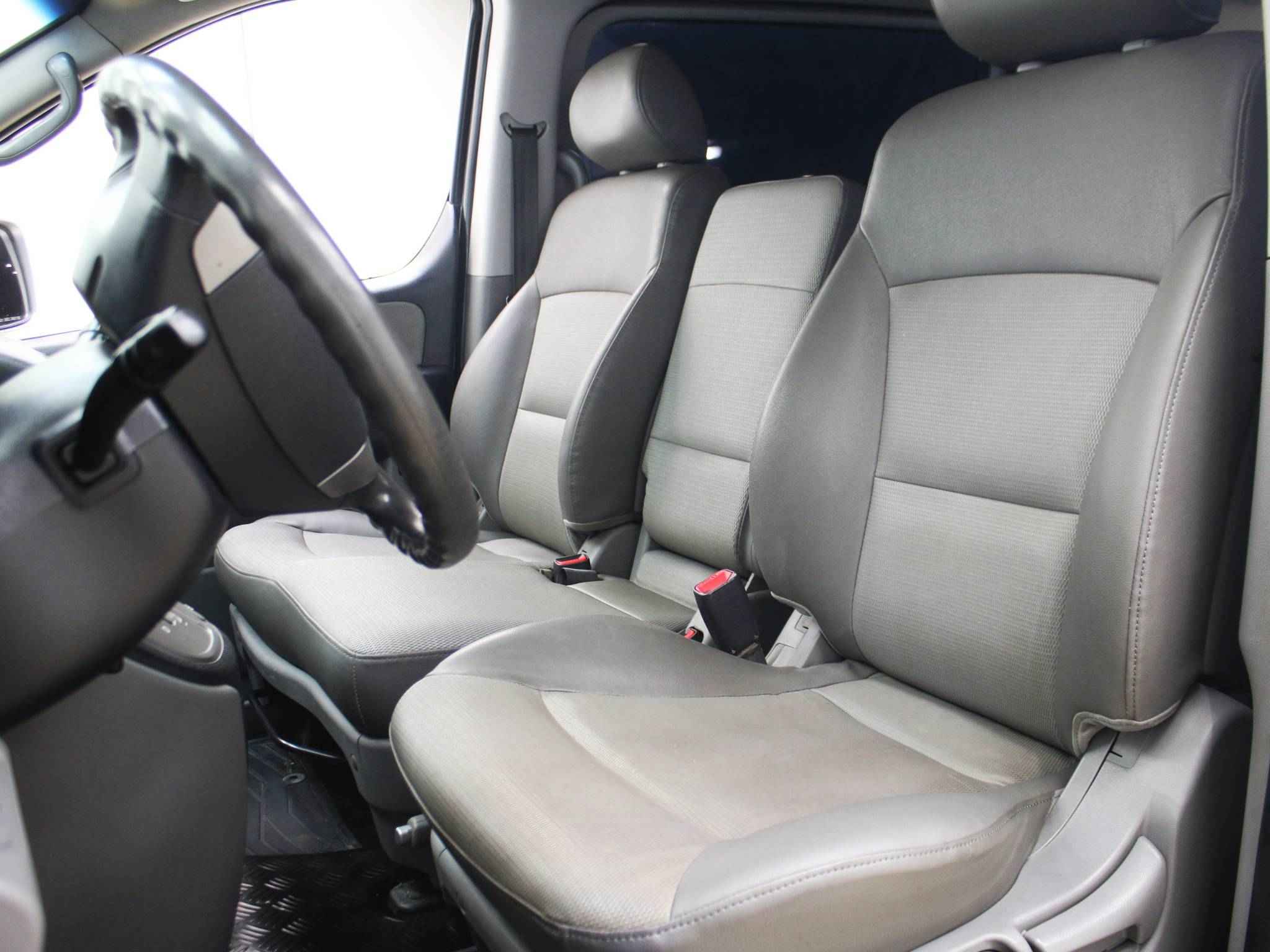 Hyundai Grand Starex, I