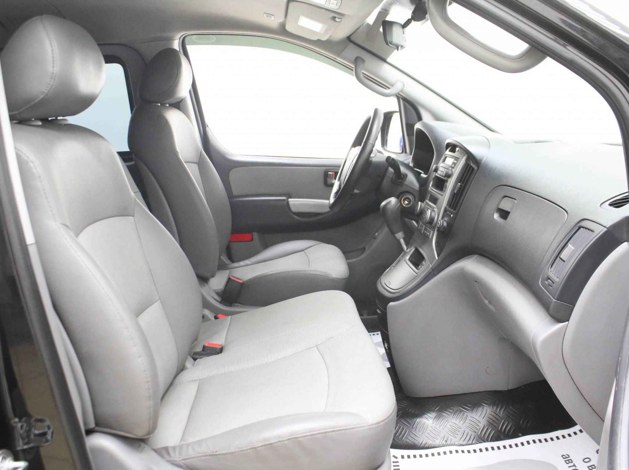 Hyundai Grand Starex, I