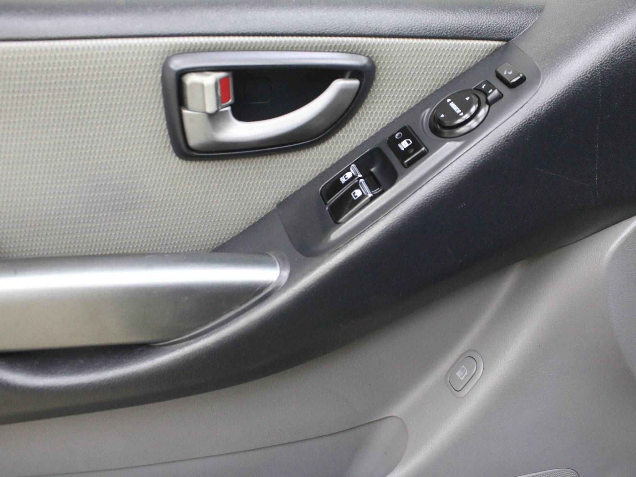 Hyundai Grand Starex, I