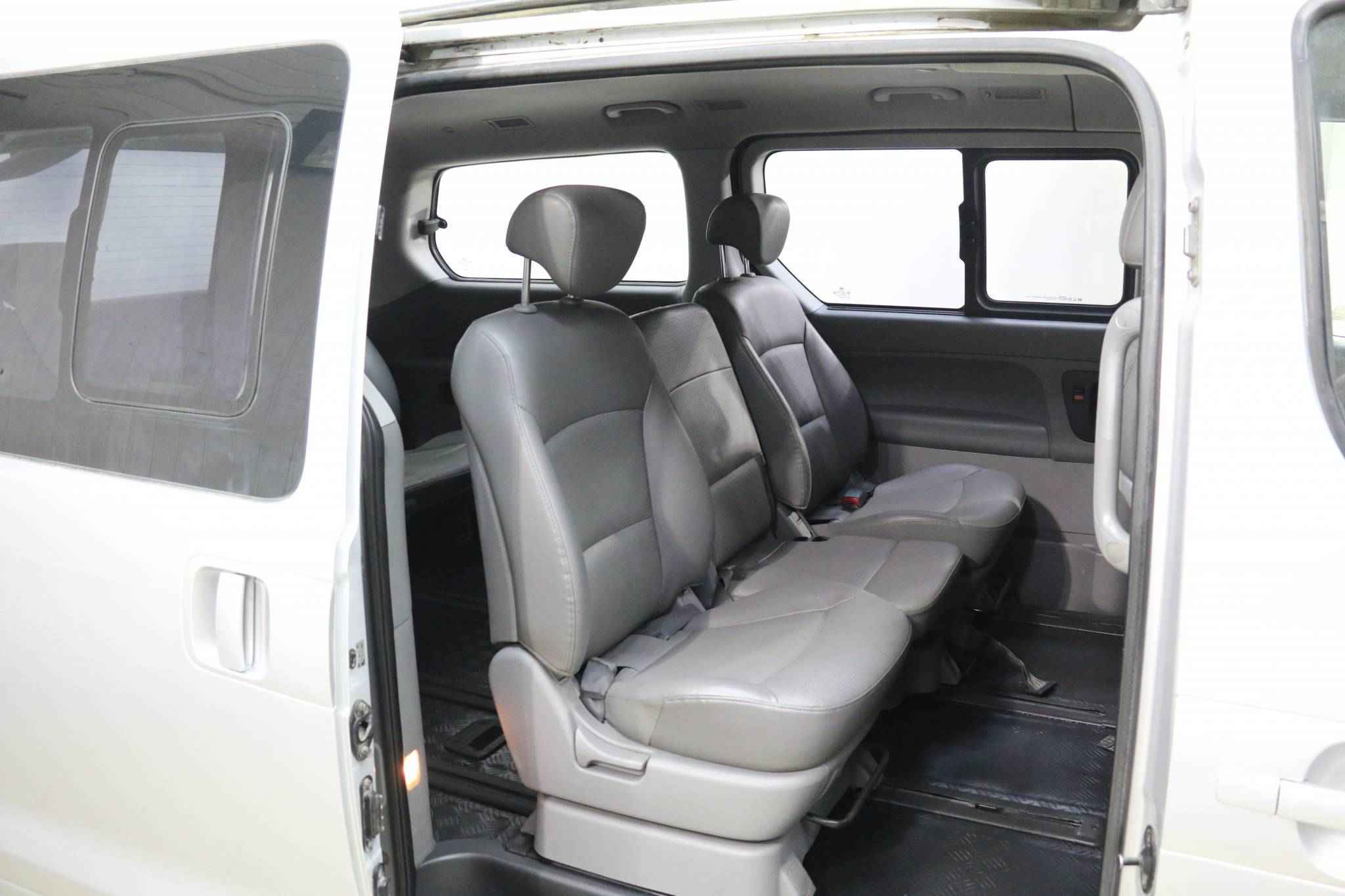 Hyundai Grand Starex, I