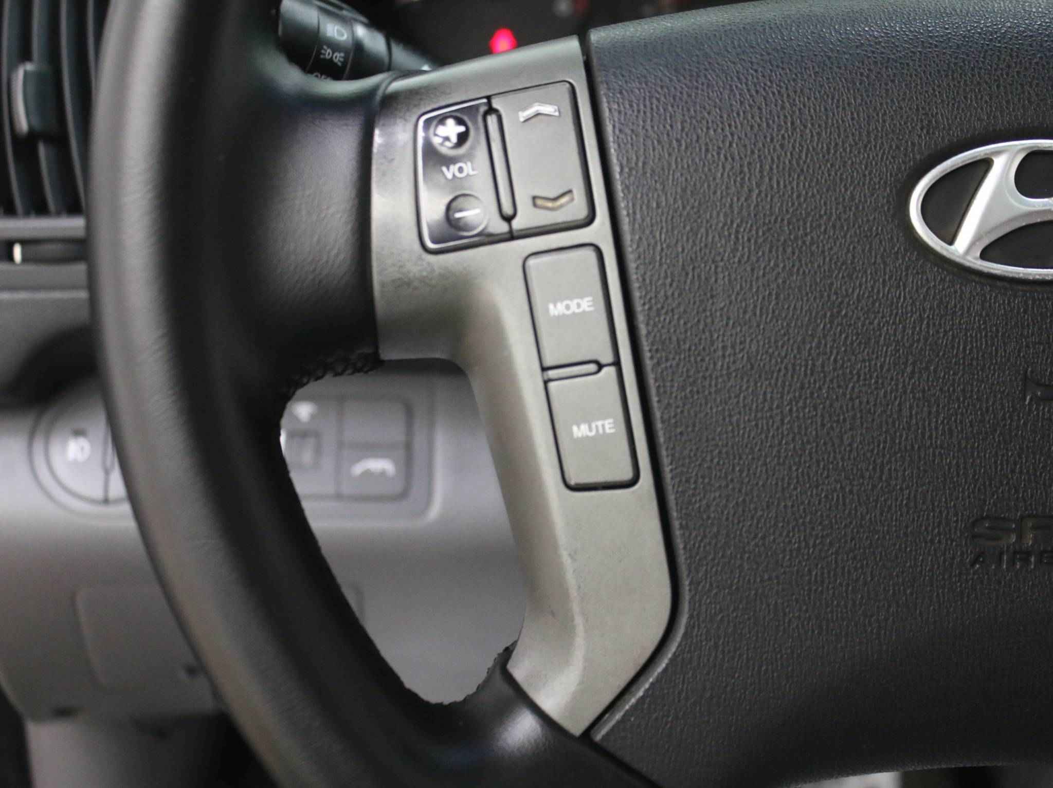 Hyundai Grand Starex, I