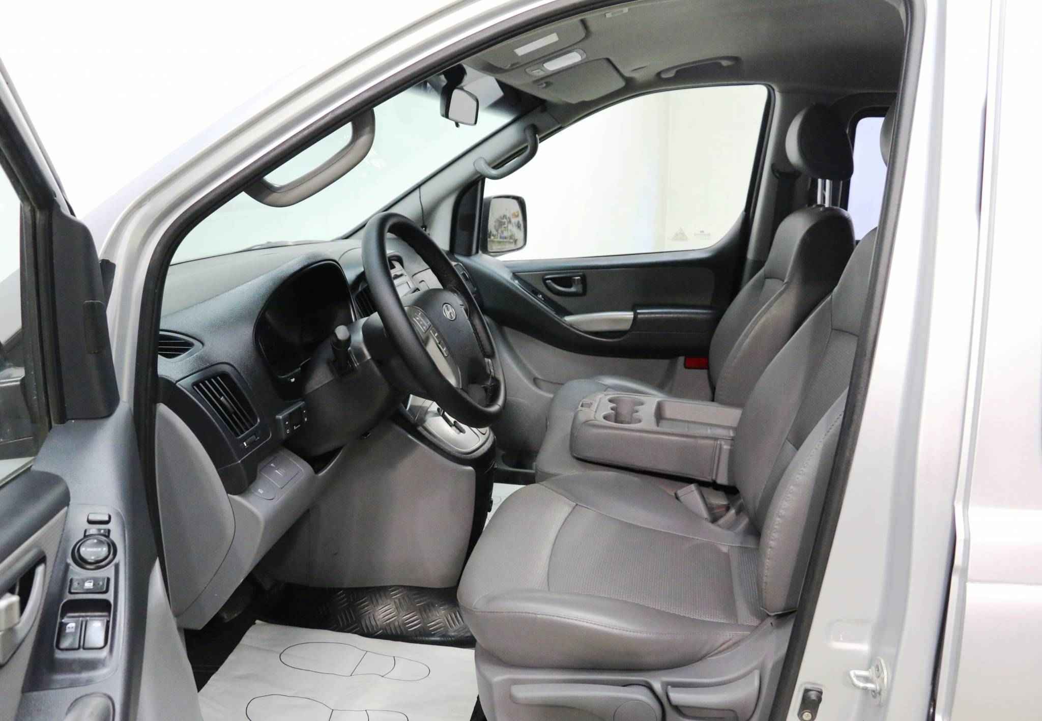 Hyundai Grand Starex, I