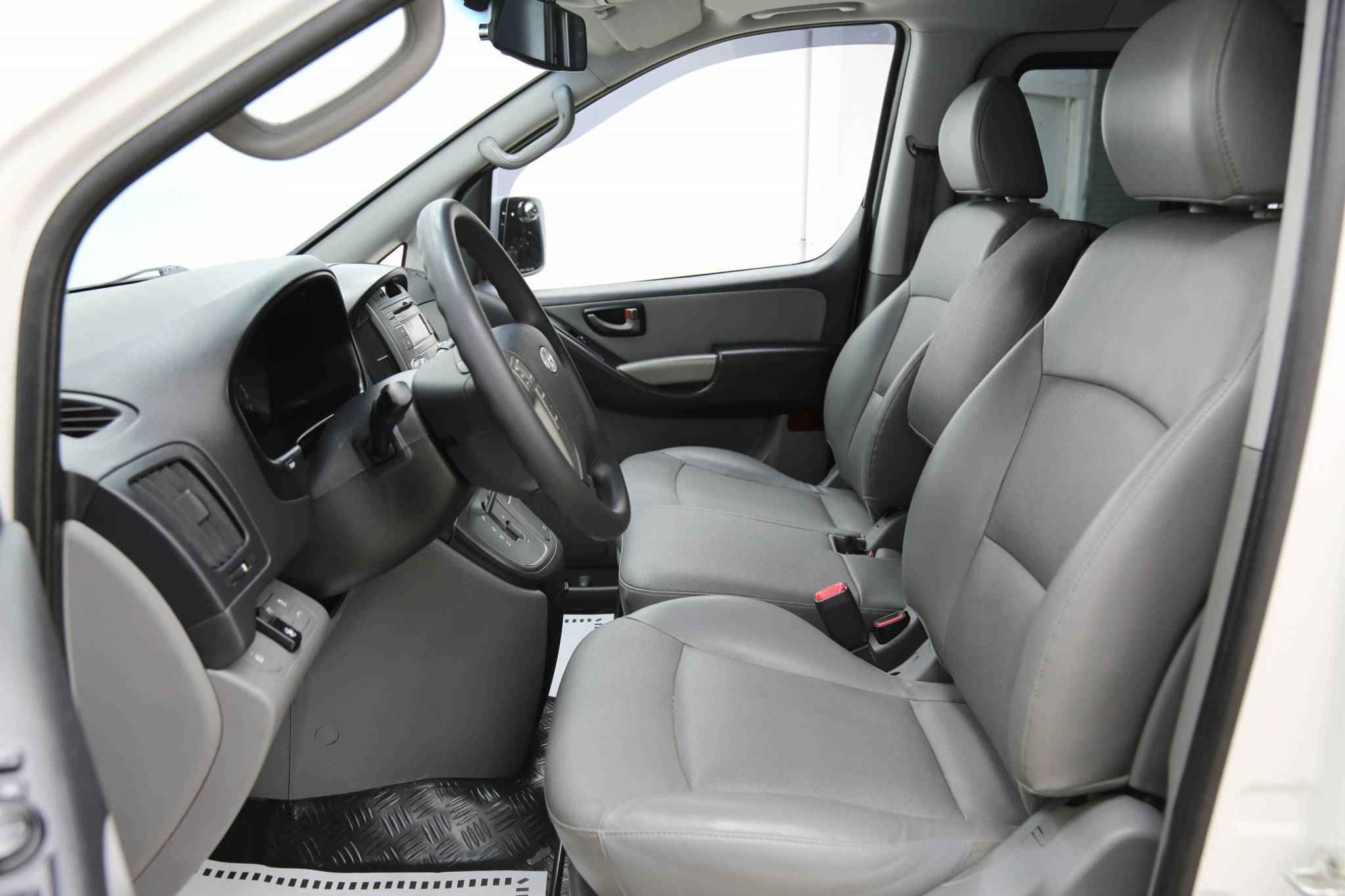 Hyundai Grand Starex, I