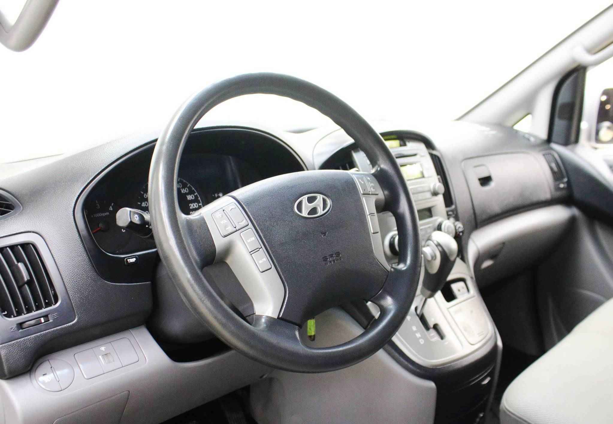 Hyundai Grand Starex, I