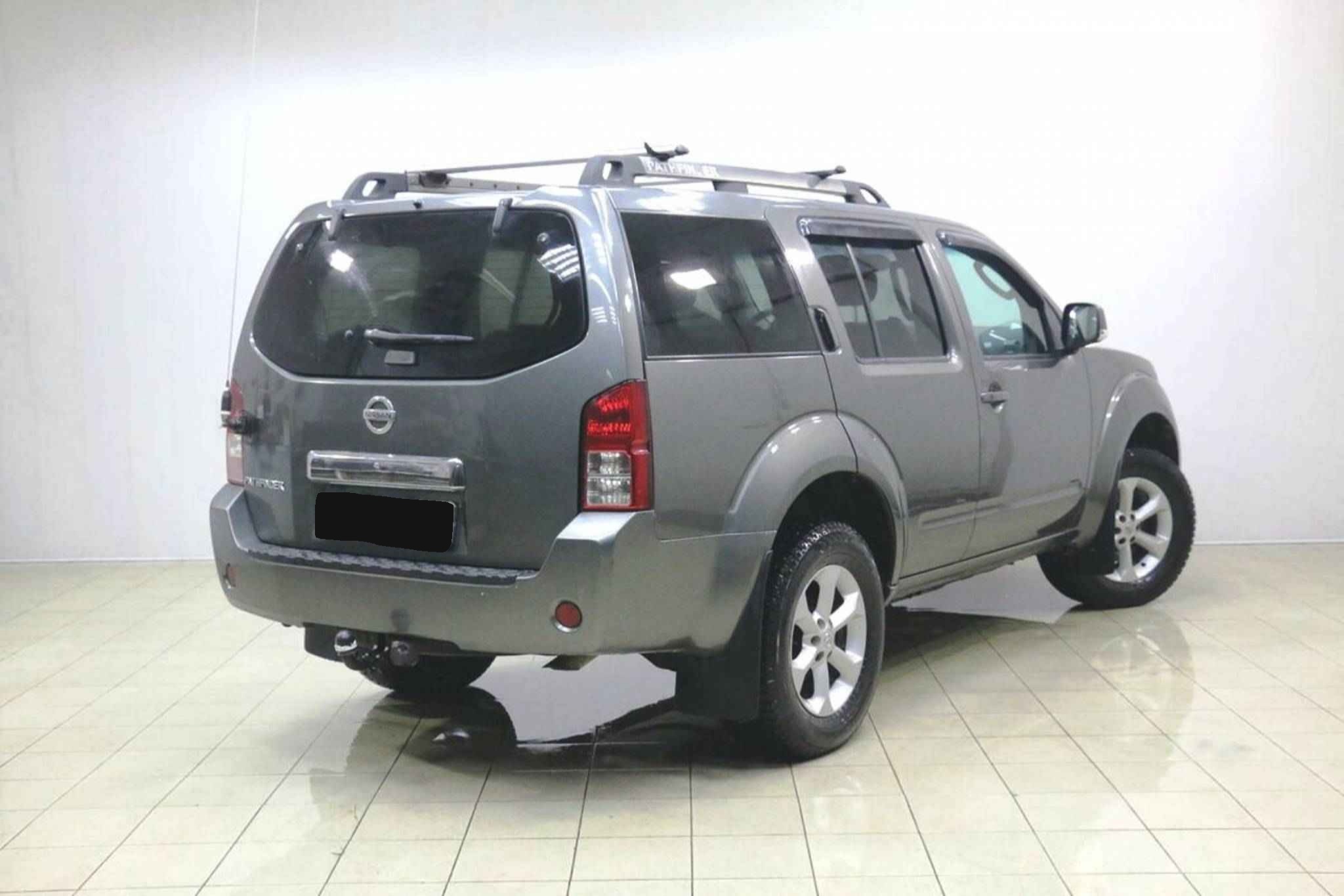 Nissan Pathfinder, III