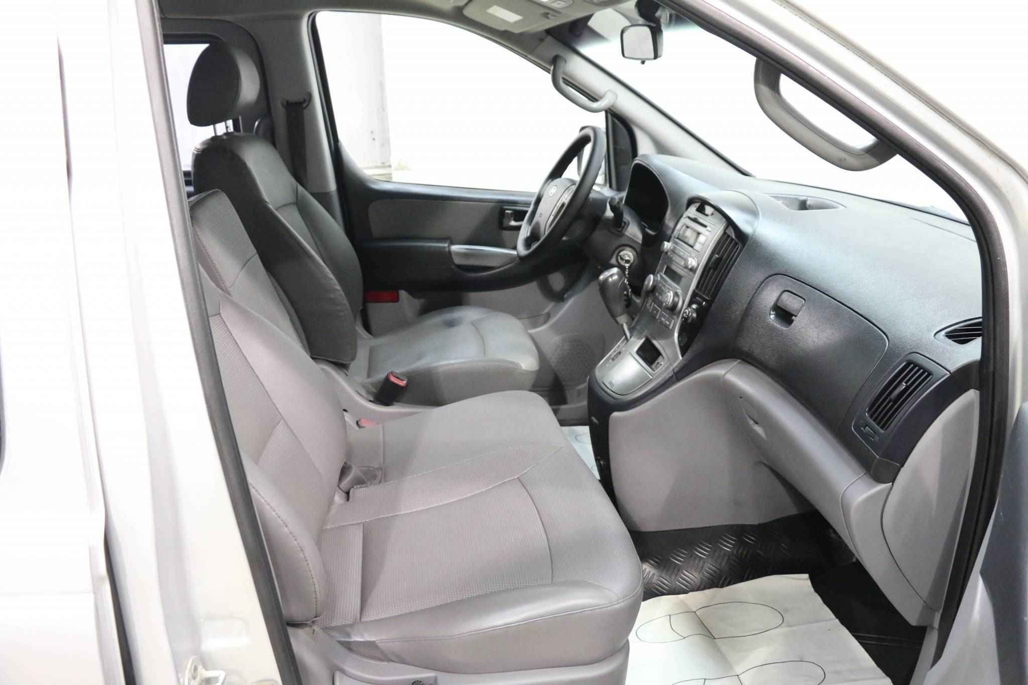 Hyundai Grand Starex, I