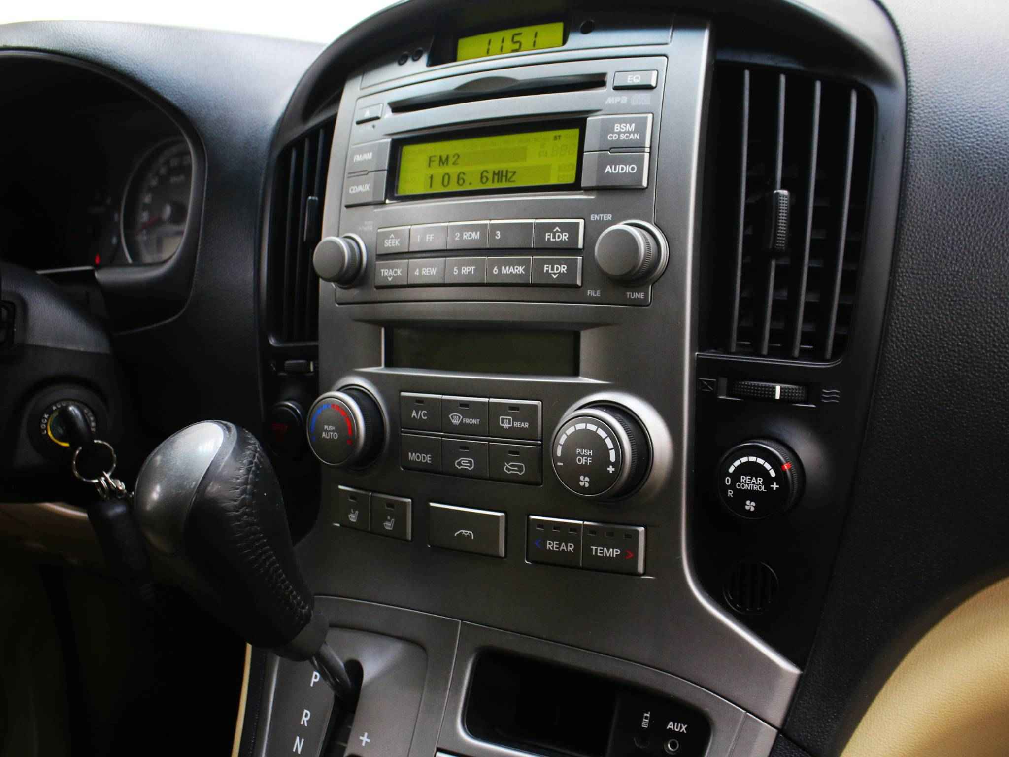 Hyundai Grand Starex, I