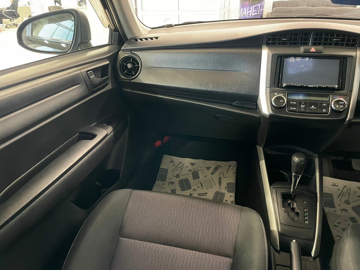 Toyota Corolla Fielder, 2017