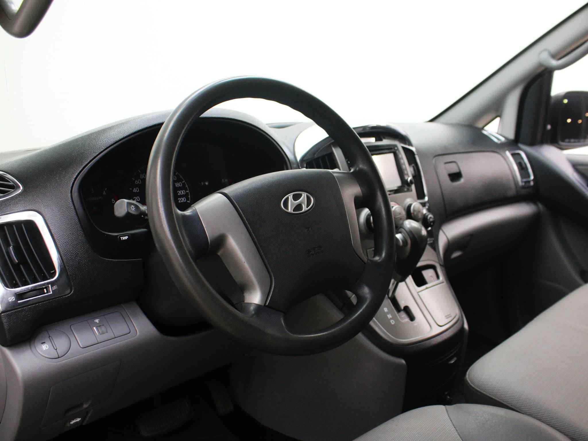 Hyundai Grand Starex, I