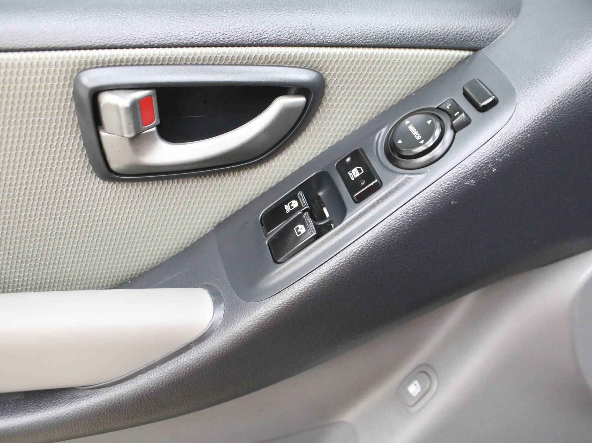 Hyundai Grand Starex, I