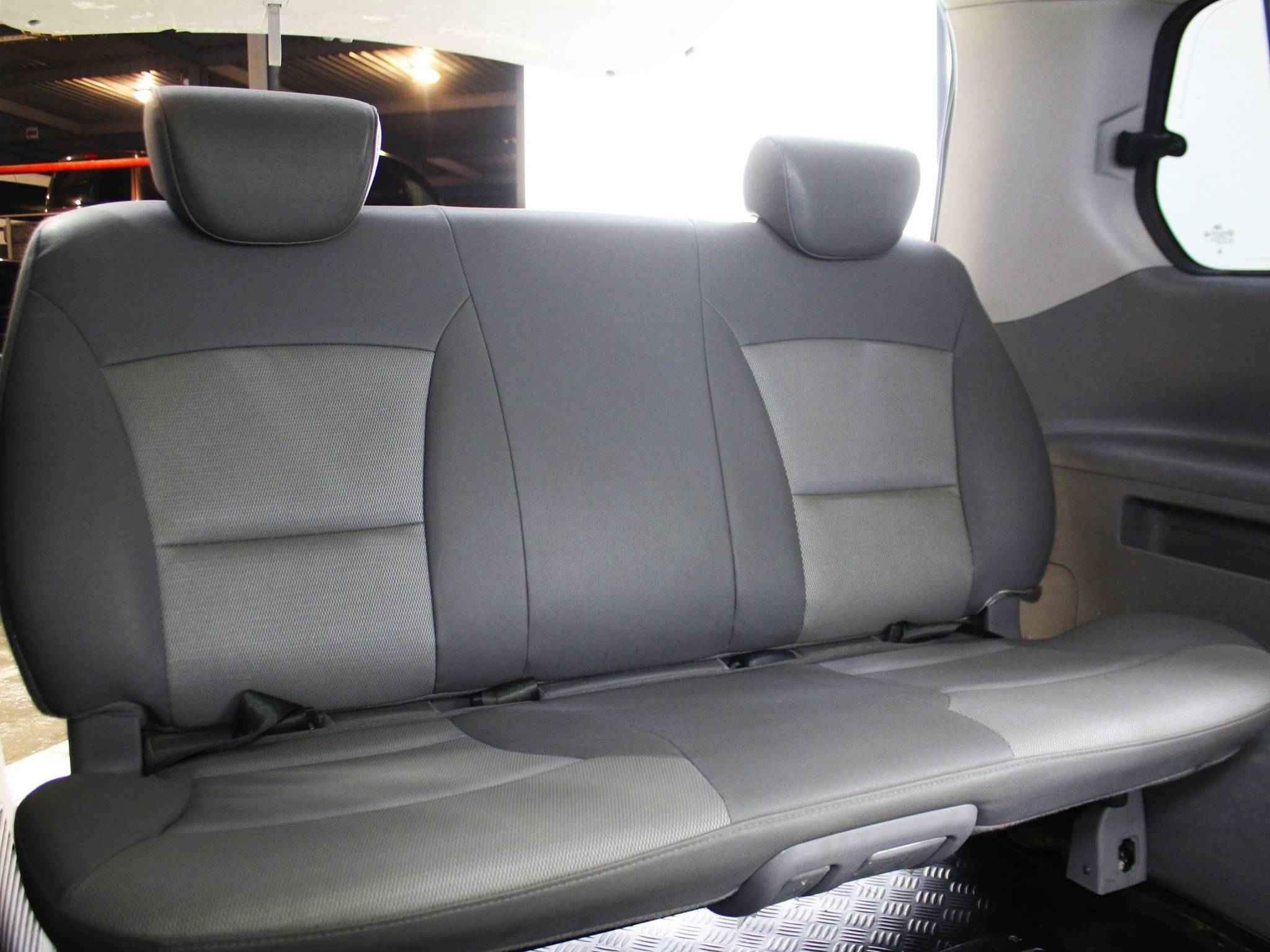 Hyundai Grand Starex, I