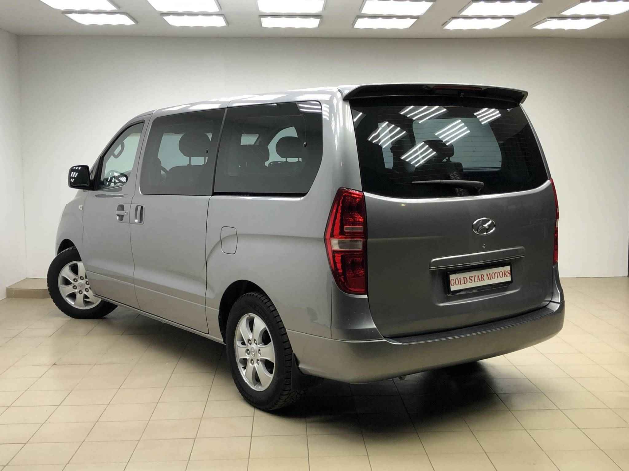 Hyundai Grand Starex, I