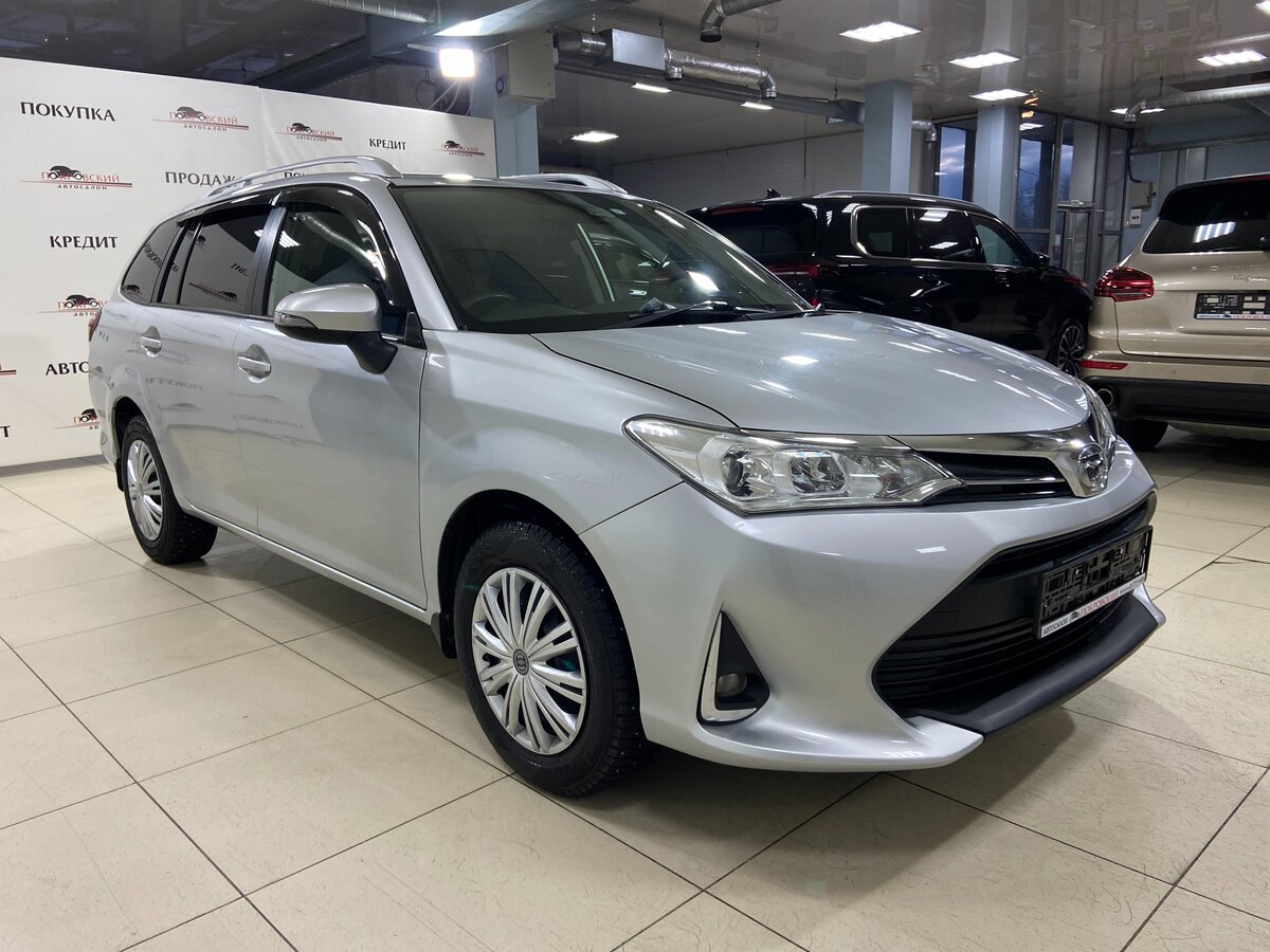 Toyota Corolla Fielder, 2018