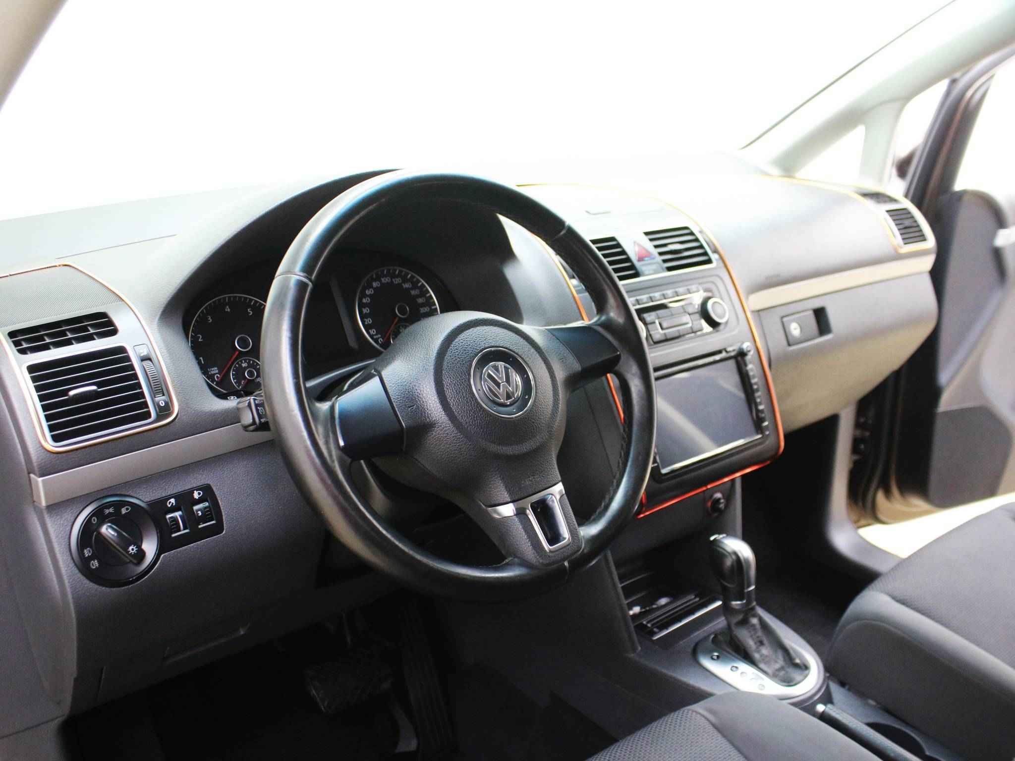 Volkswagen Touran, II