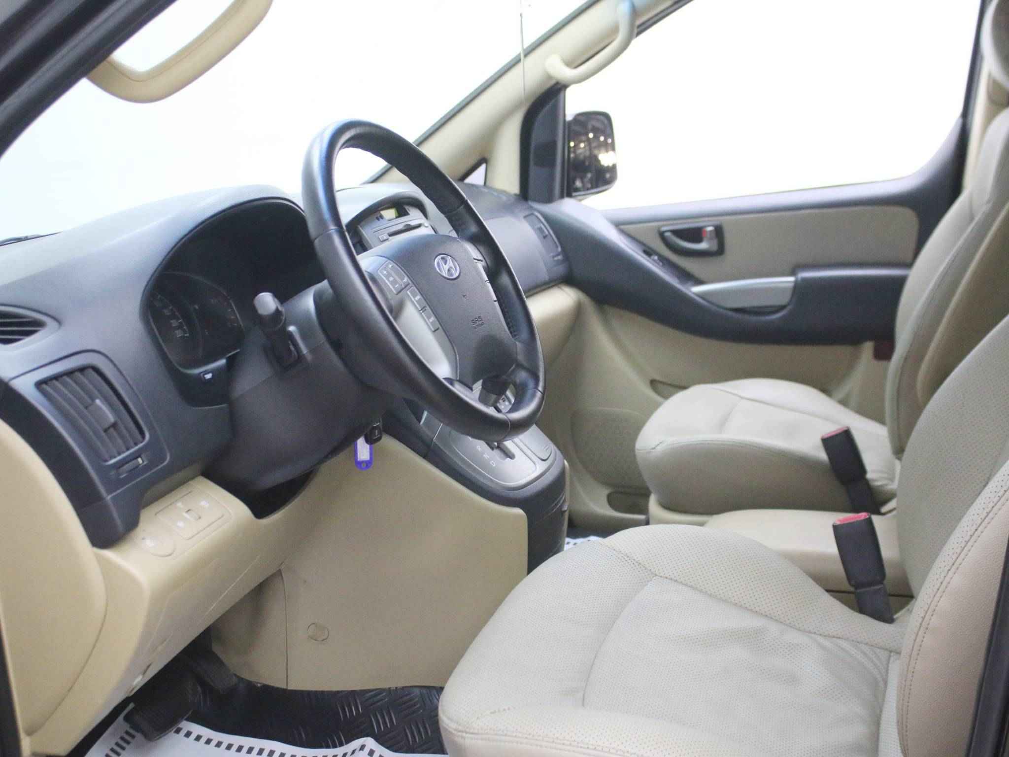 Hyundai Grand Starex, I