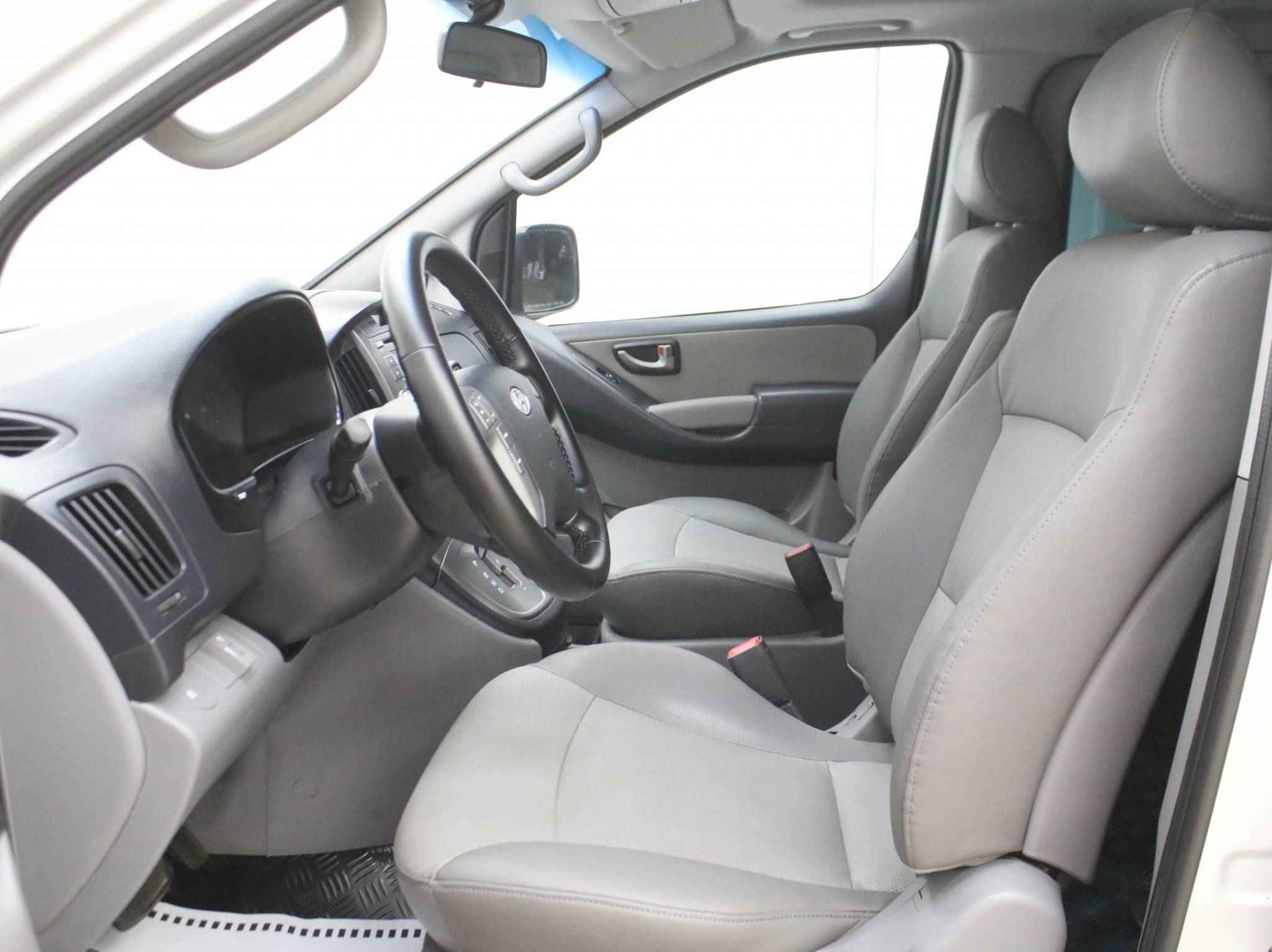 Hyundai Grand Starex, I