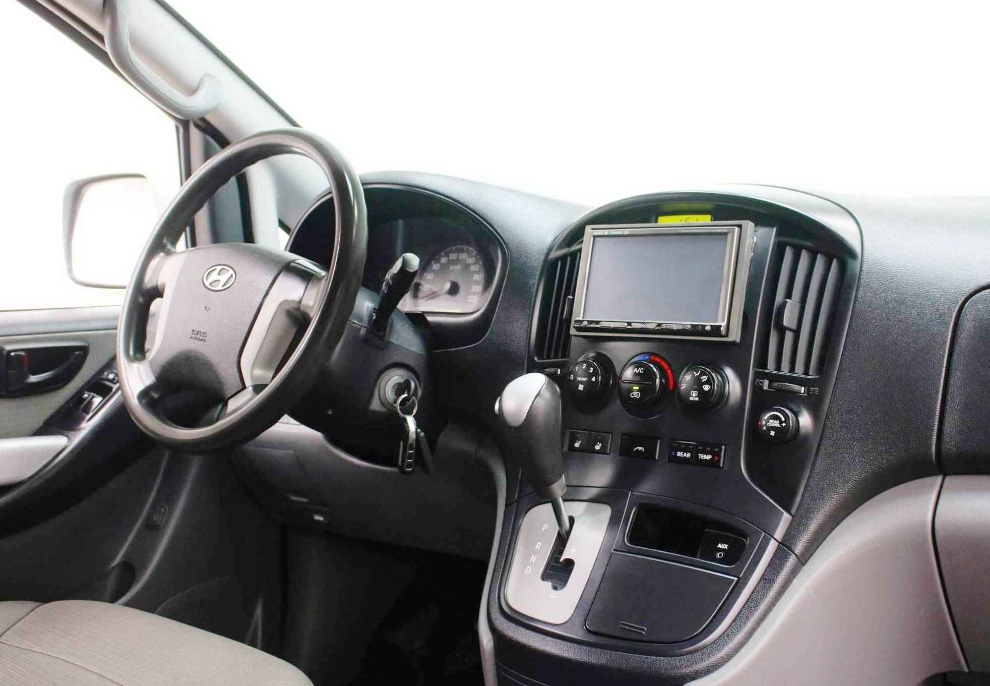 Hyundai Grand Starex, I