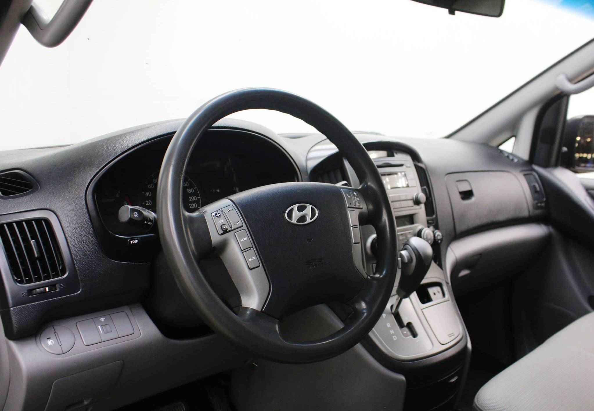 Hyundai Grand Starex, I