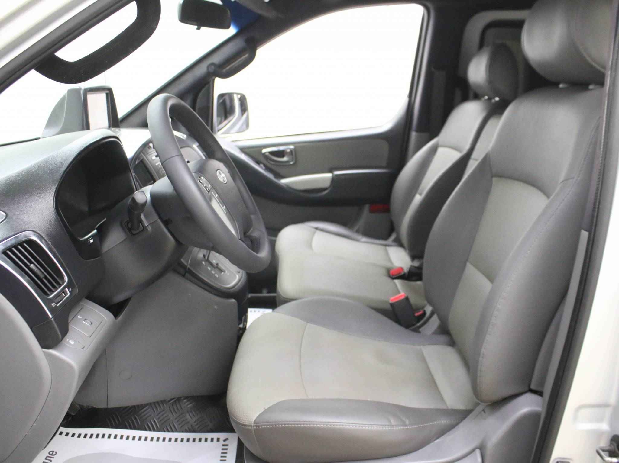 Hyundai Grand Starex, I