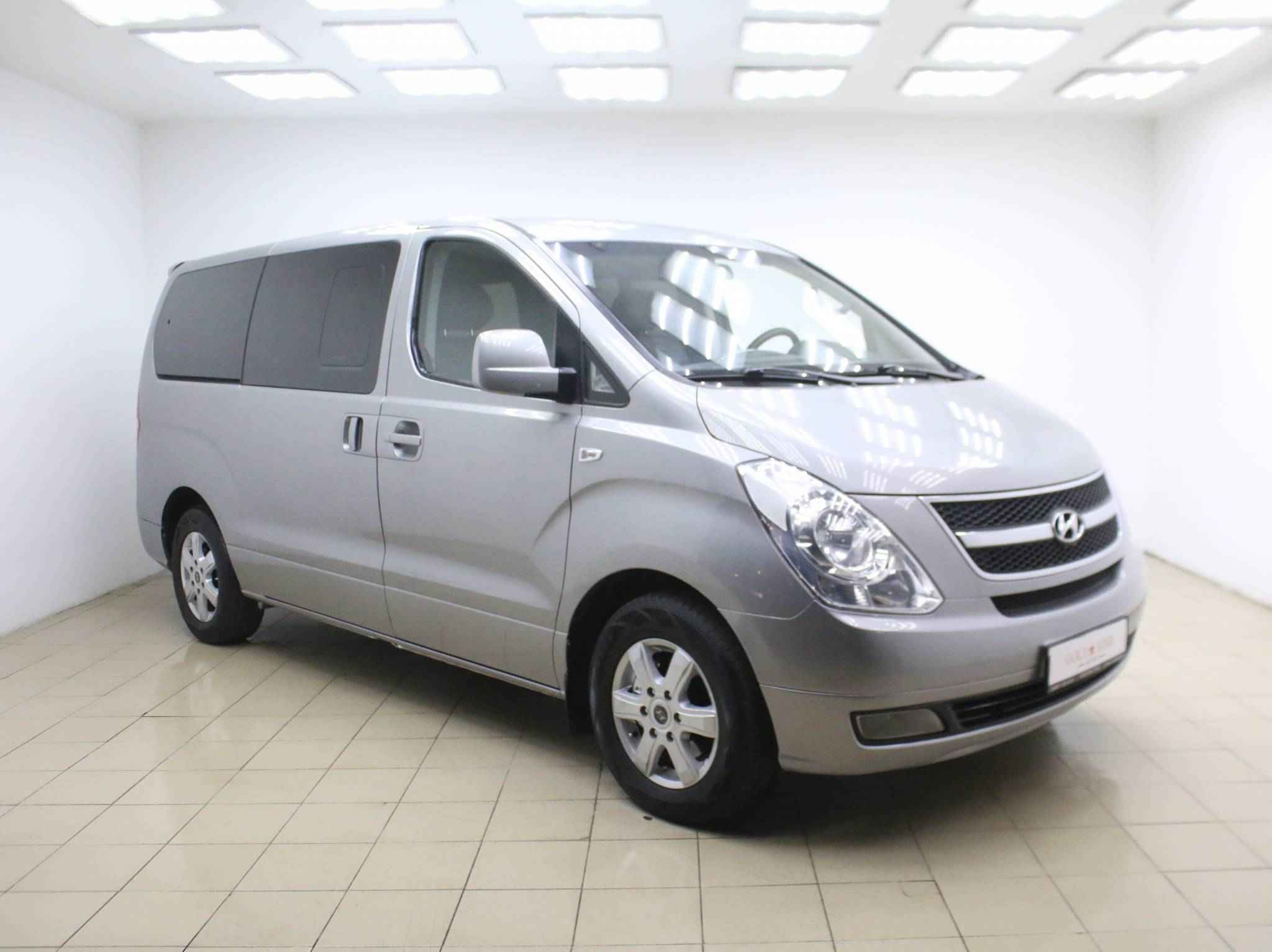 Hyundai Grand Starex, I