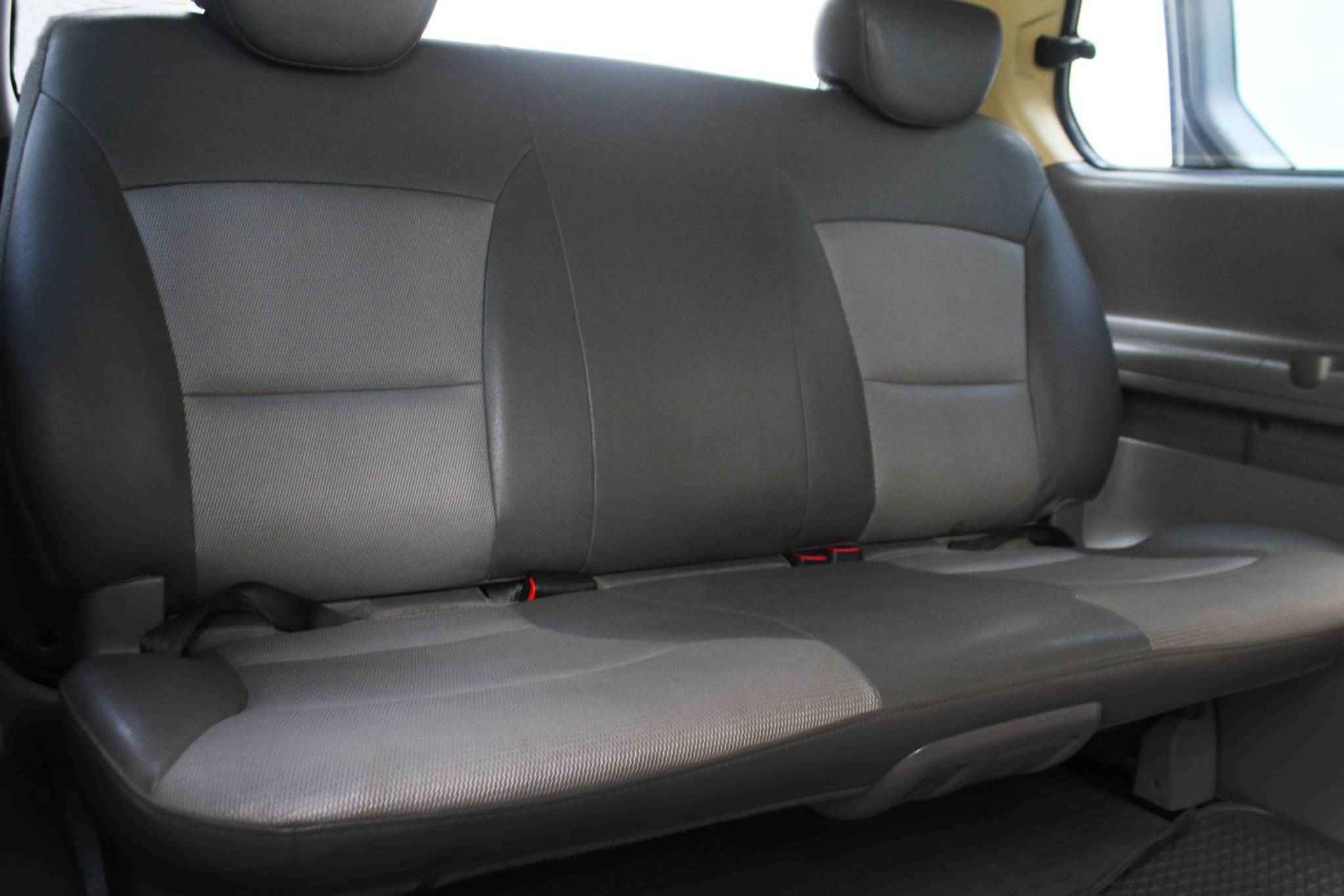 Hyundai Grand Starex, I