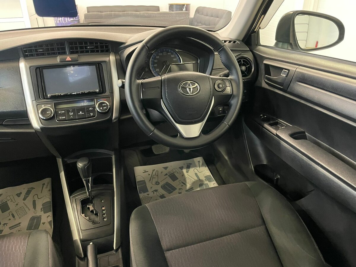 Toyota Corolla Fielder, 2017