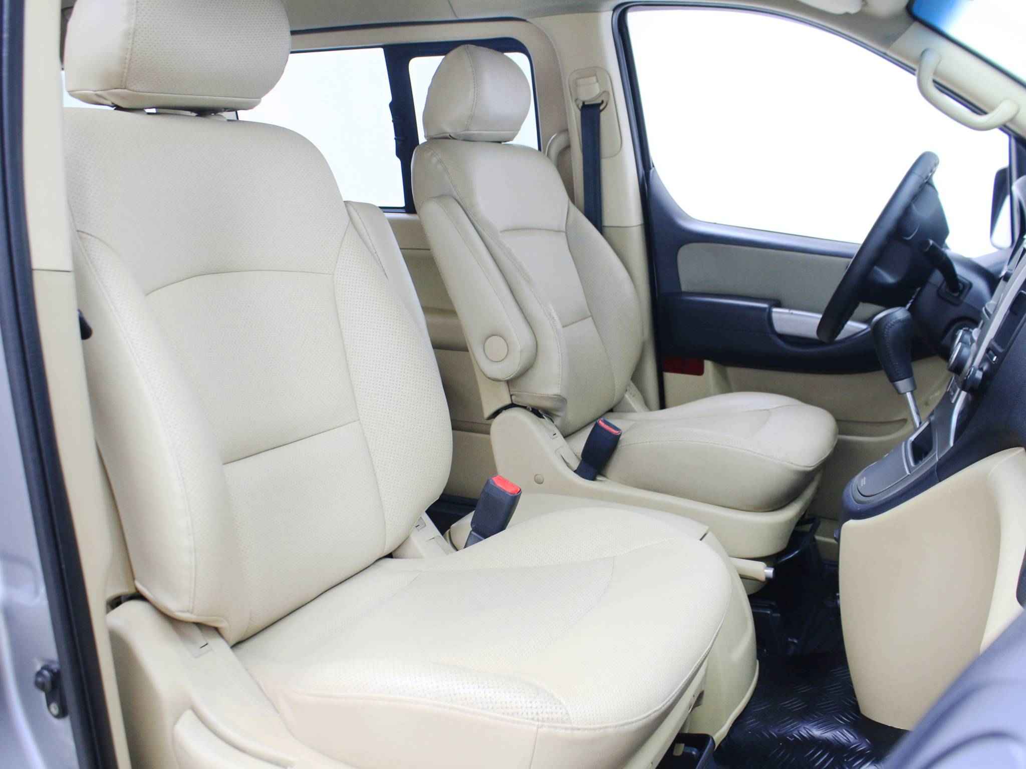 Hyundai Grand Starex, I