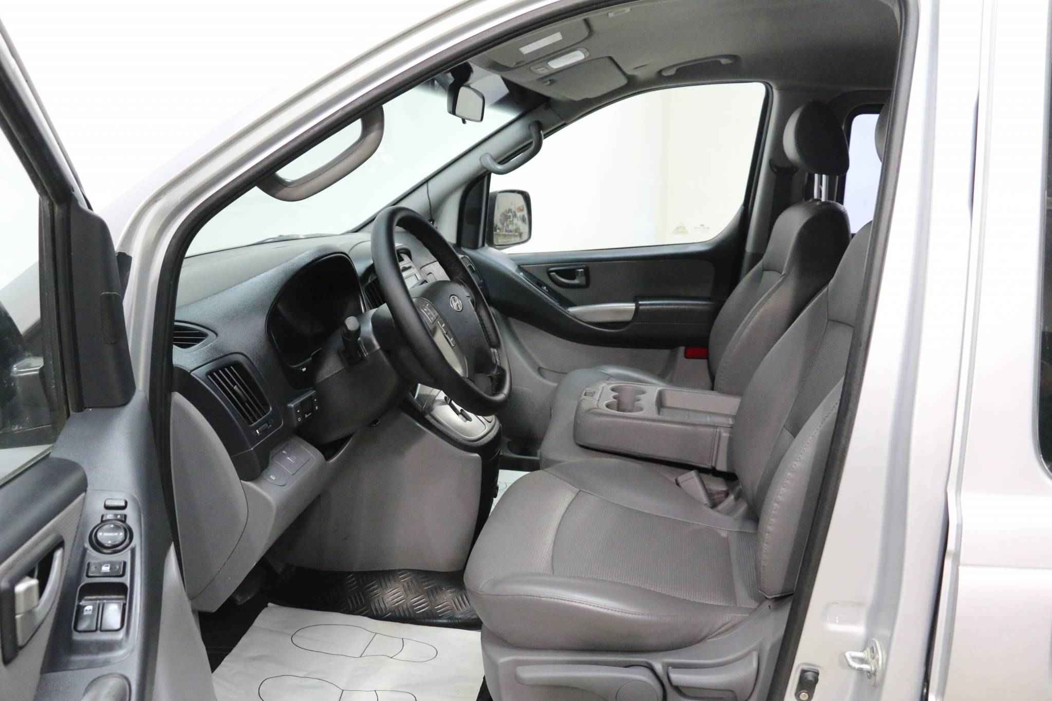 Hyundai Grand Starex, I