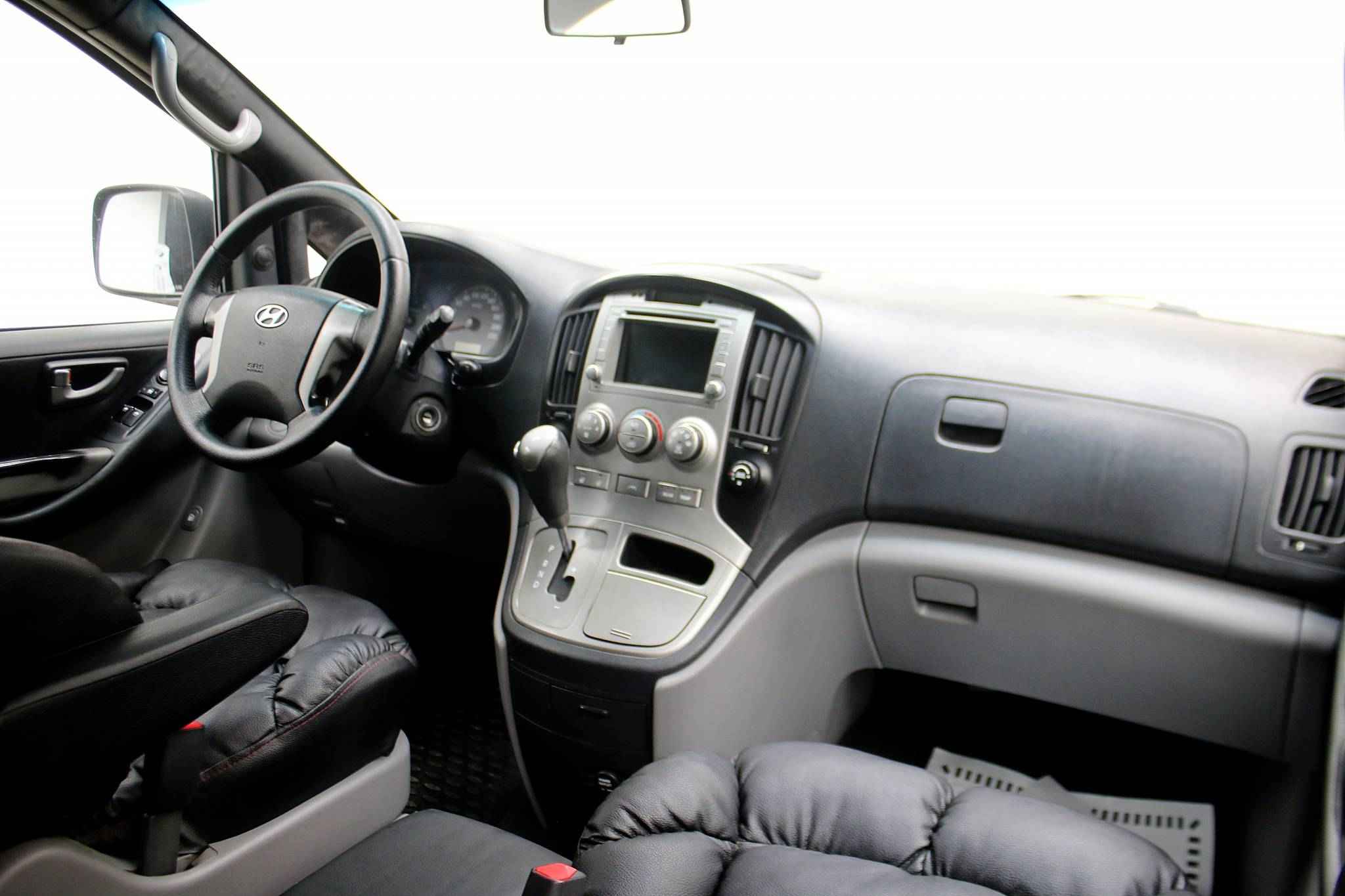 Hyundai Grand Starex, I