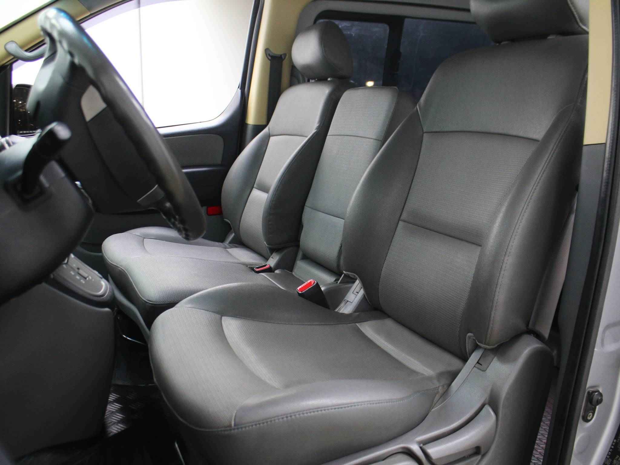 Hyundai Grand Starex, I