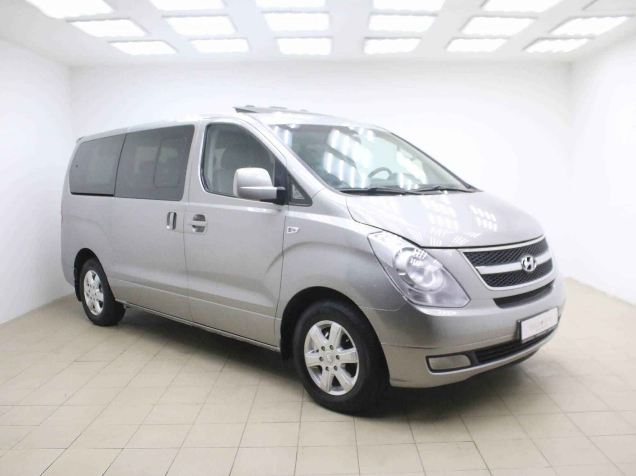 Hyundai Grand Starex, I
