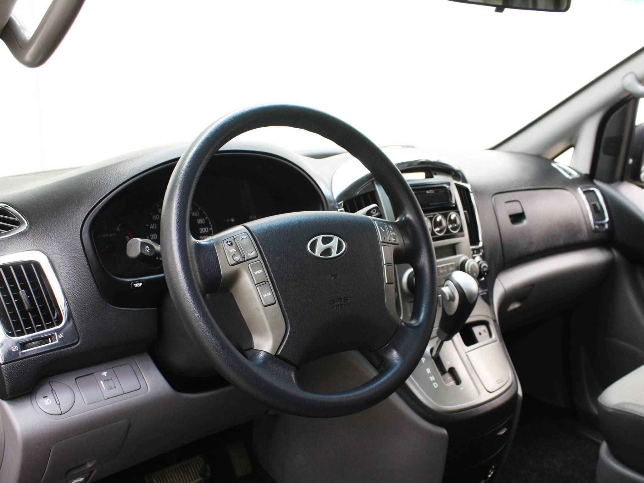 Hyundai Grand Starex, I