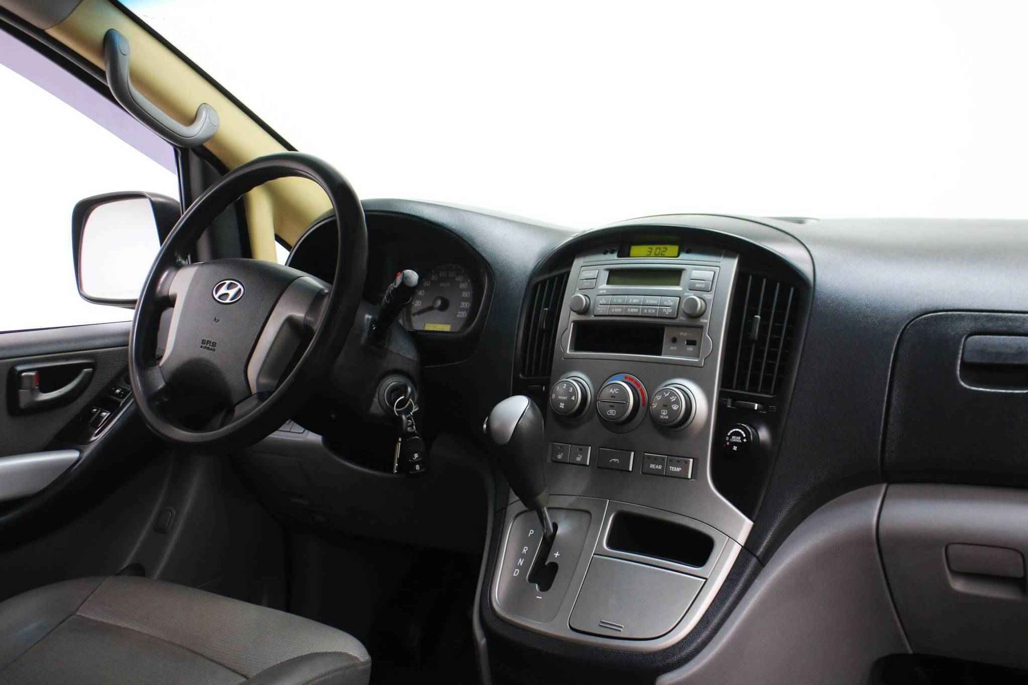 Hyundai Grand Starex, I