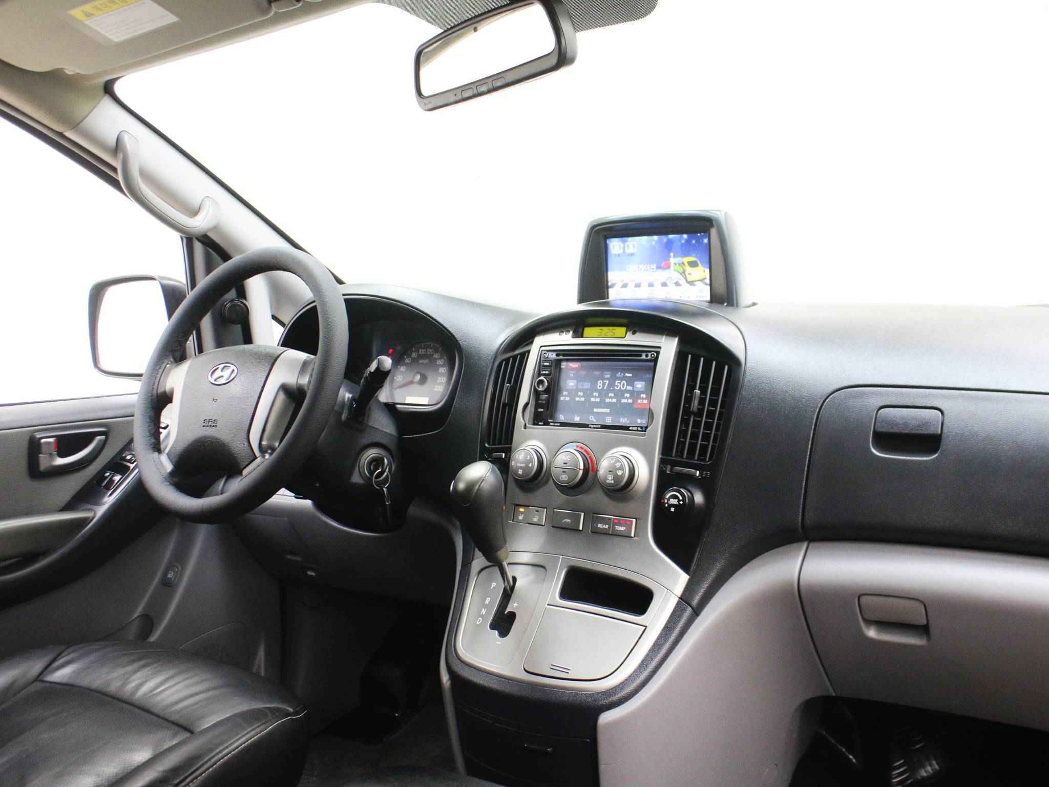 Hyundai Grand Starex, I