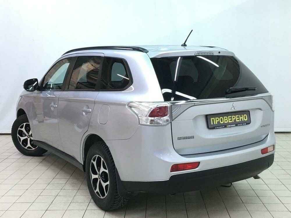 Mitsubishi Outlander, III