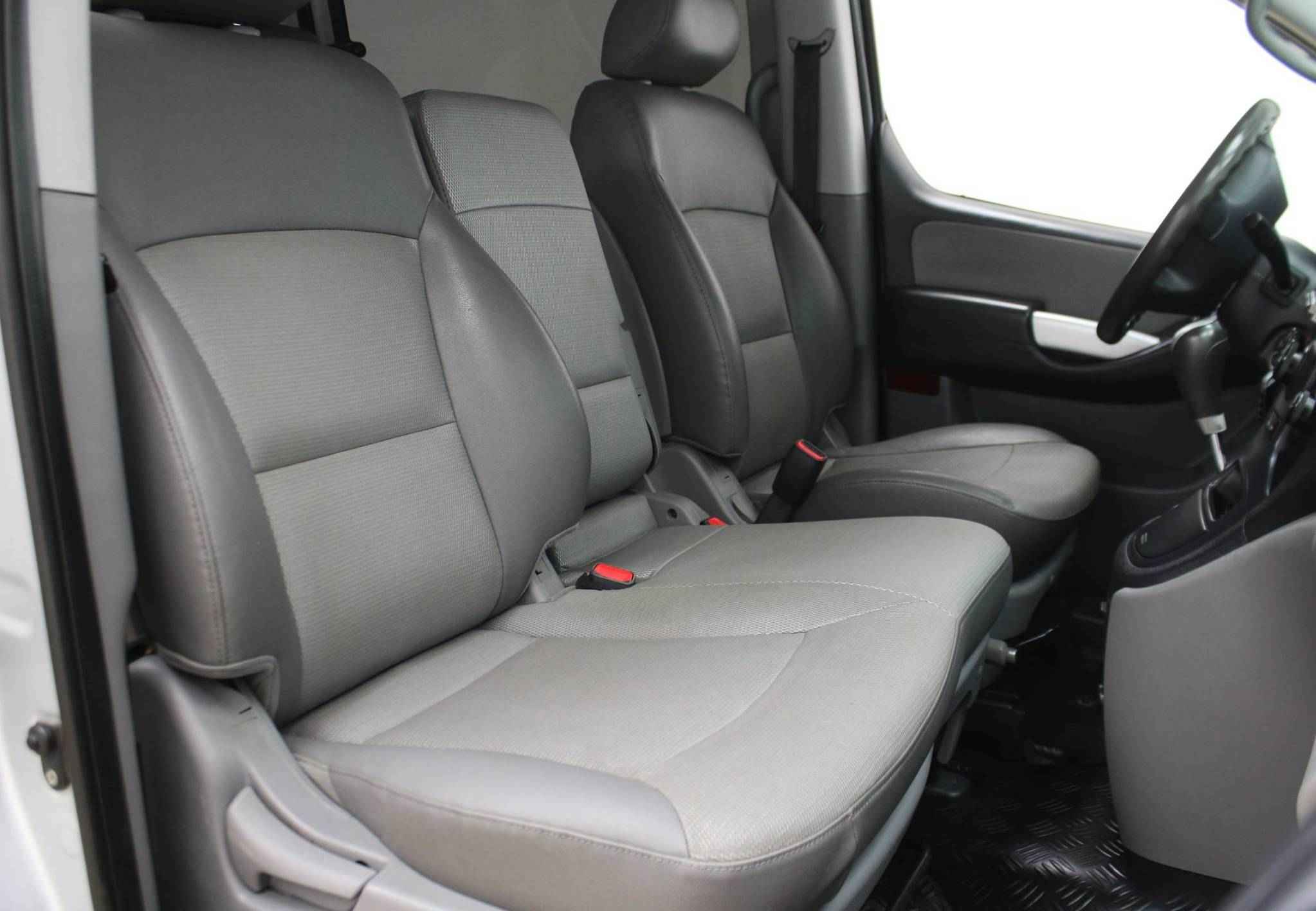 Hyundai Grand Starex, I