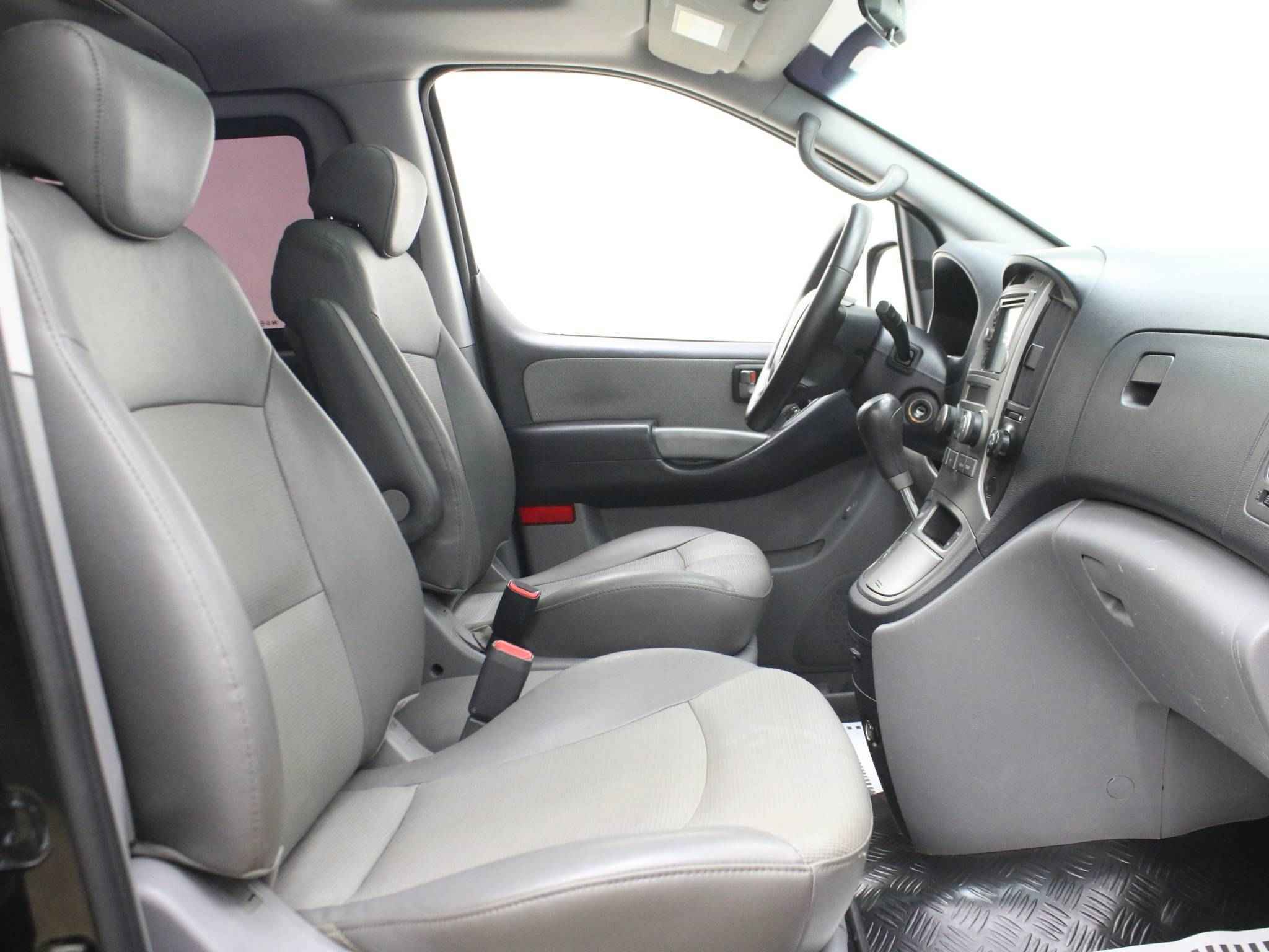 Hyundai Grand Starex, I