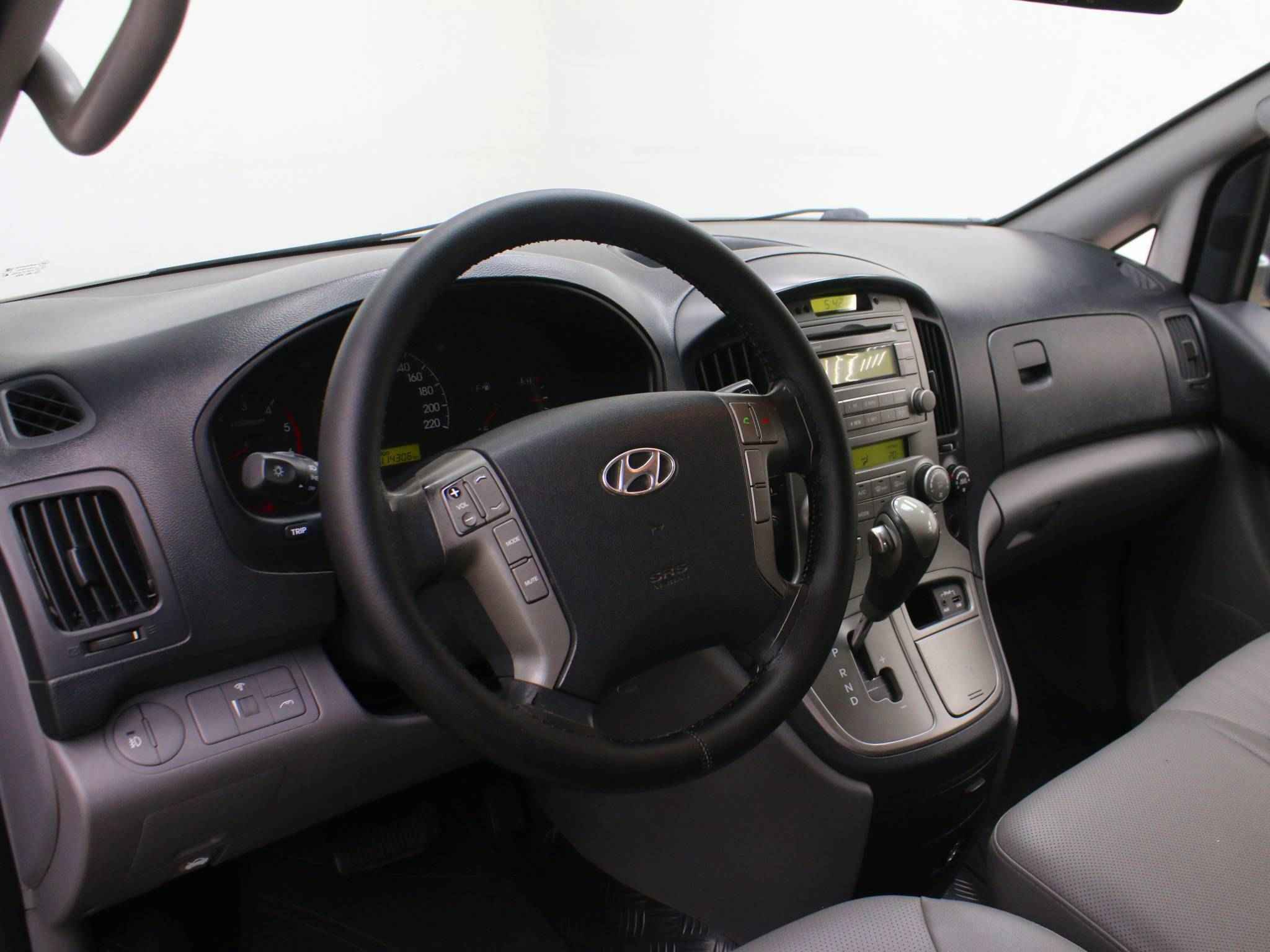 Hyundai Grand Starex, I