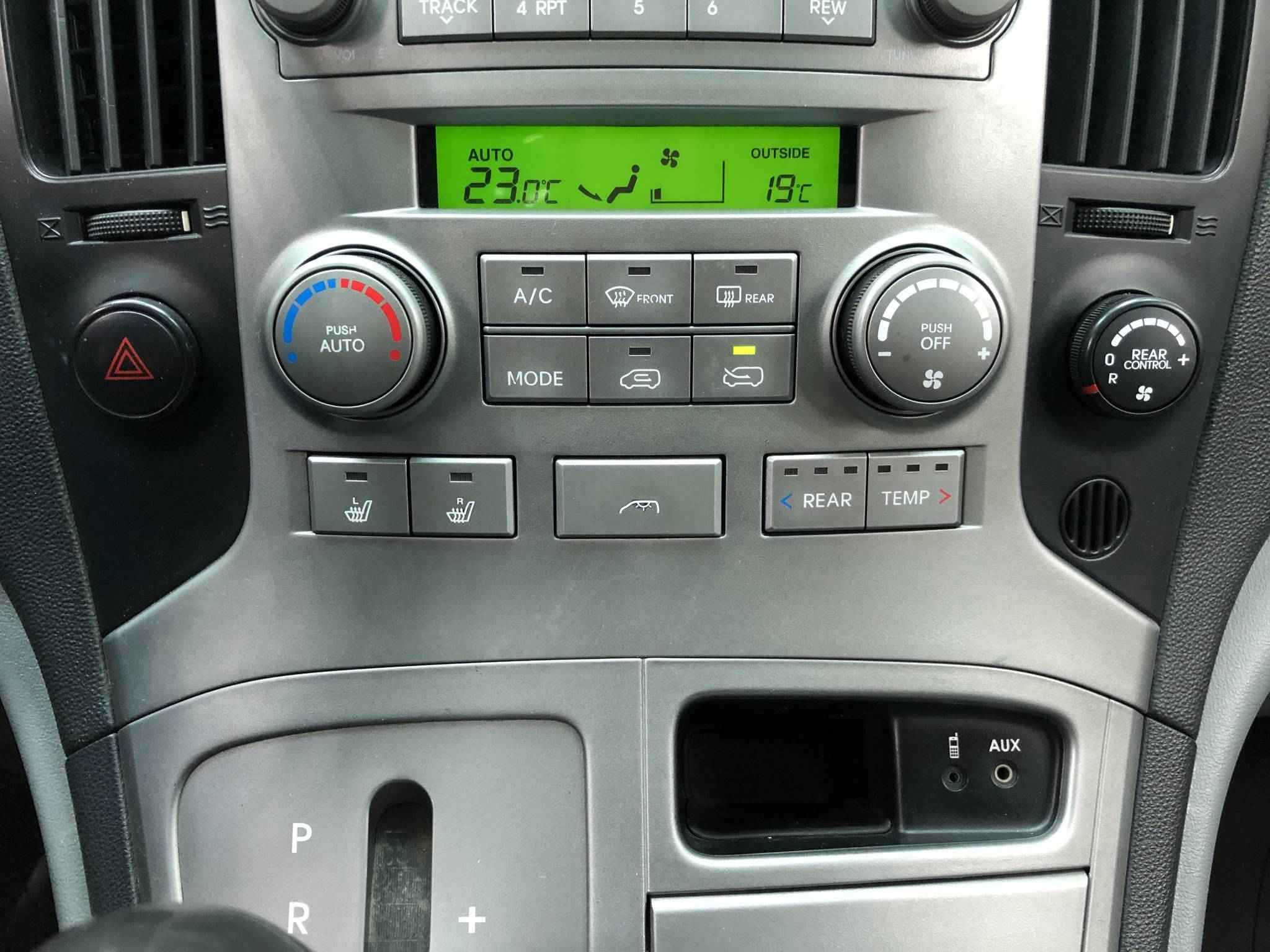 Hyundai Grand Starex, I