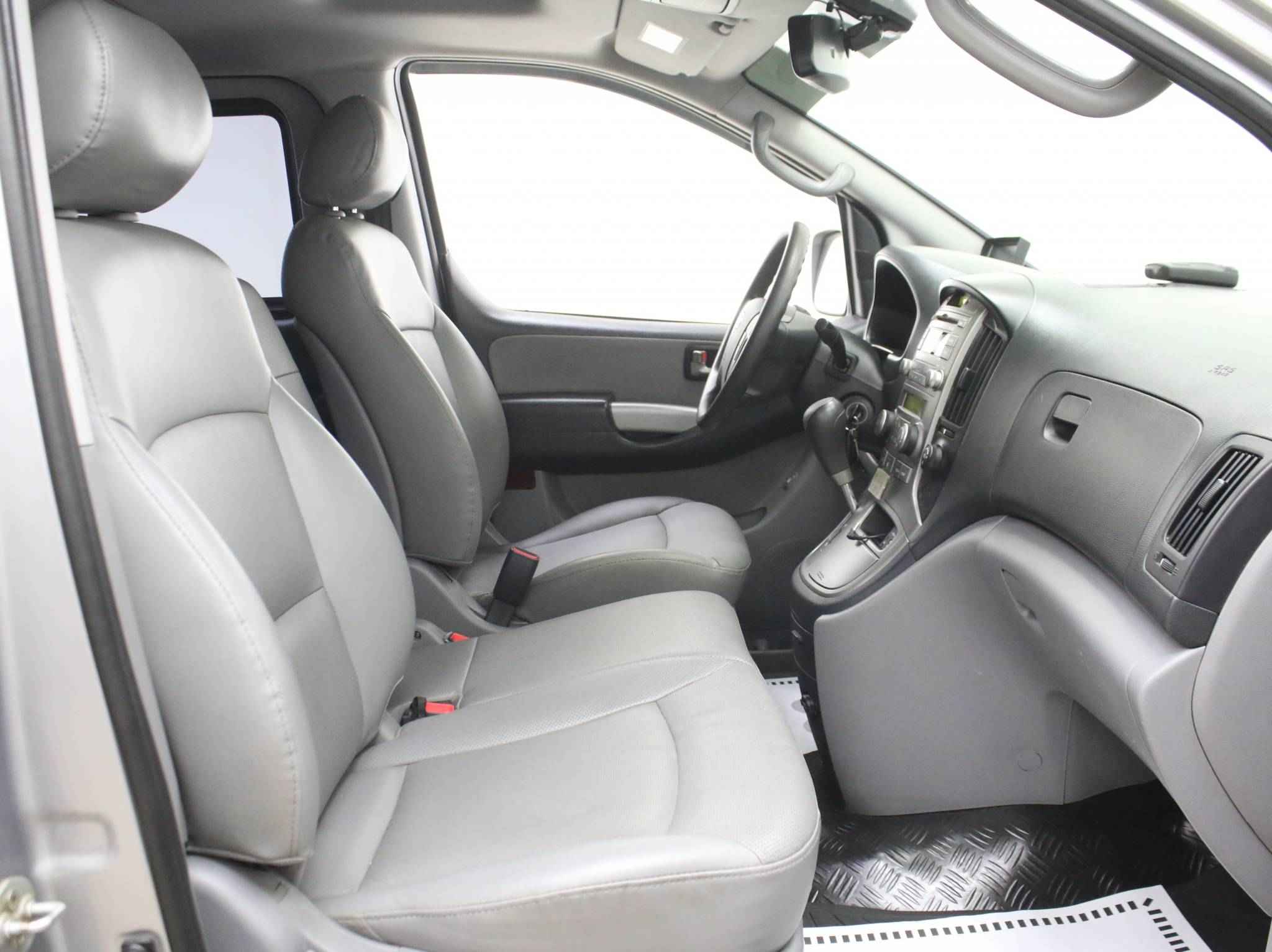 Hyundai Grand Starex, I