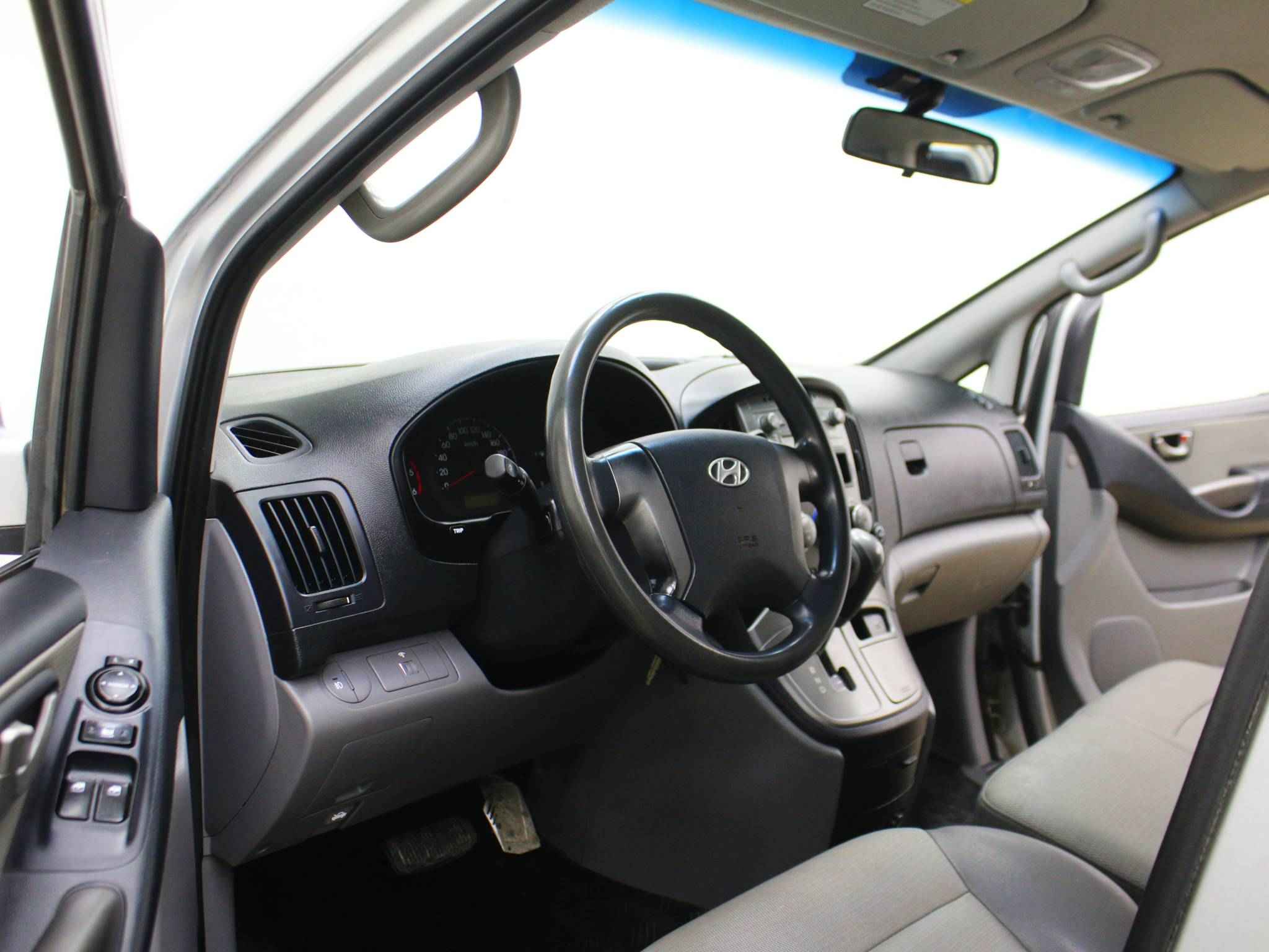 Hyundai Grand Starex, I