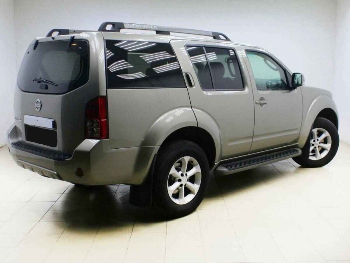 Nissan Pathfinder, III